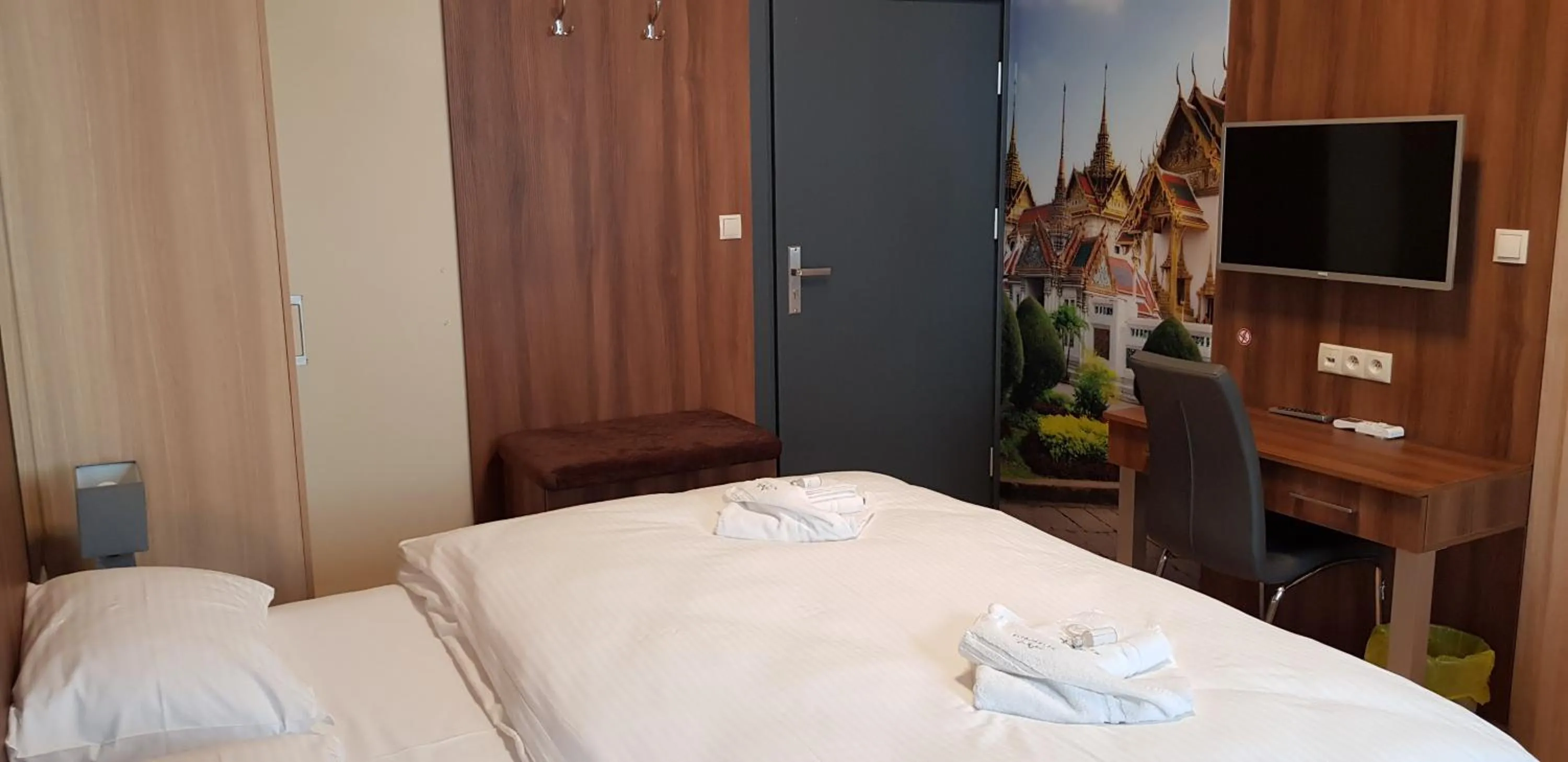 Bed in Metropolis Apartamenty Centrum