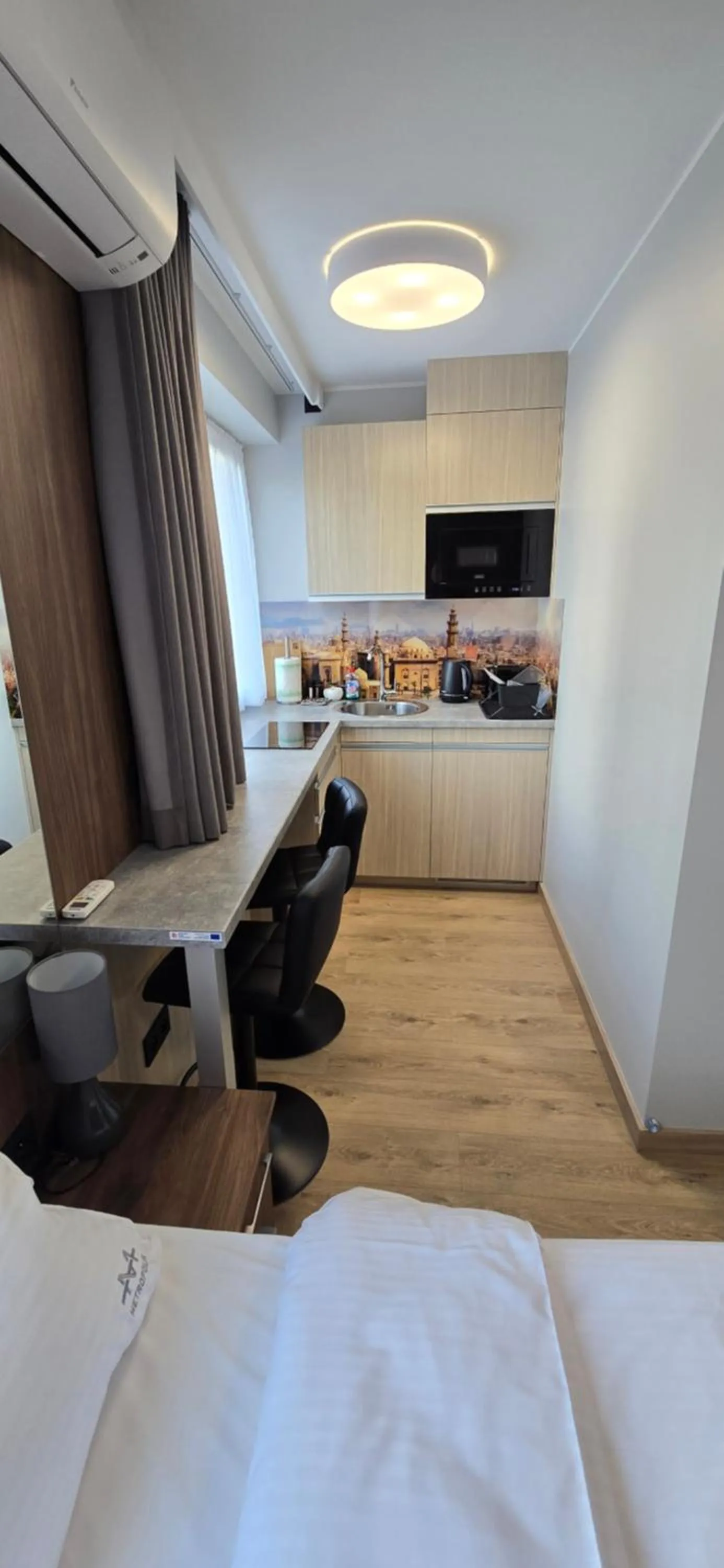 Bed in Metropolis Apartamenty Centrum