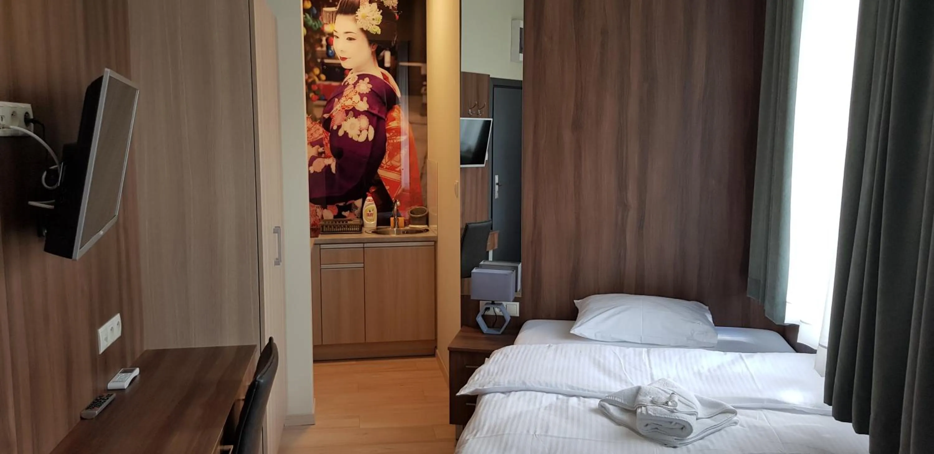 Bed in Metropolis Apartamenty Centrum