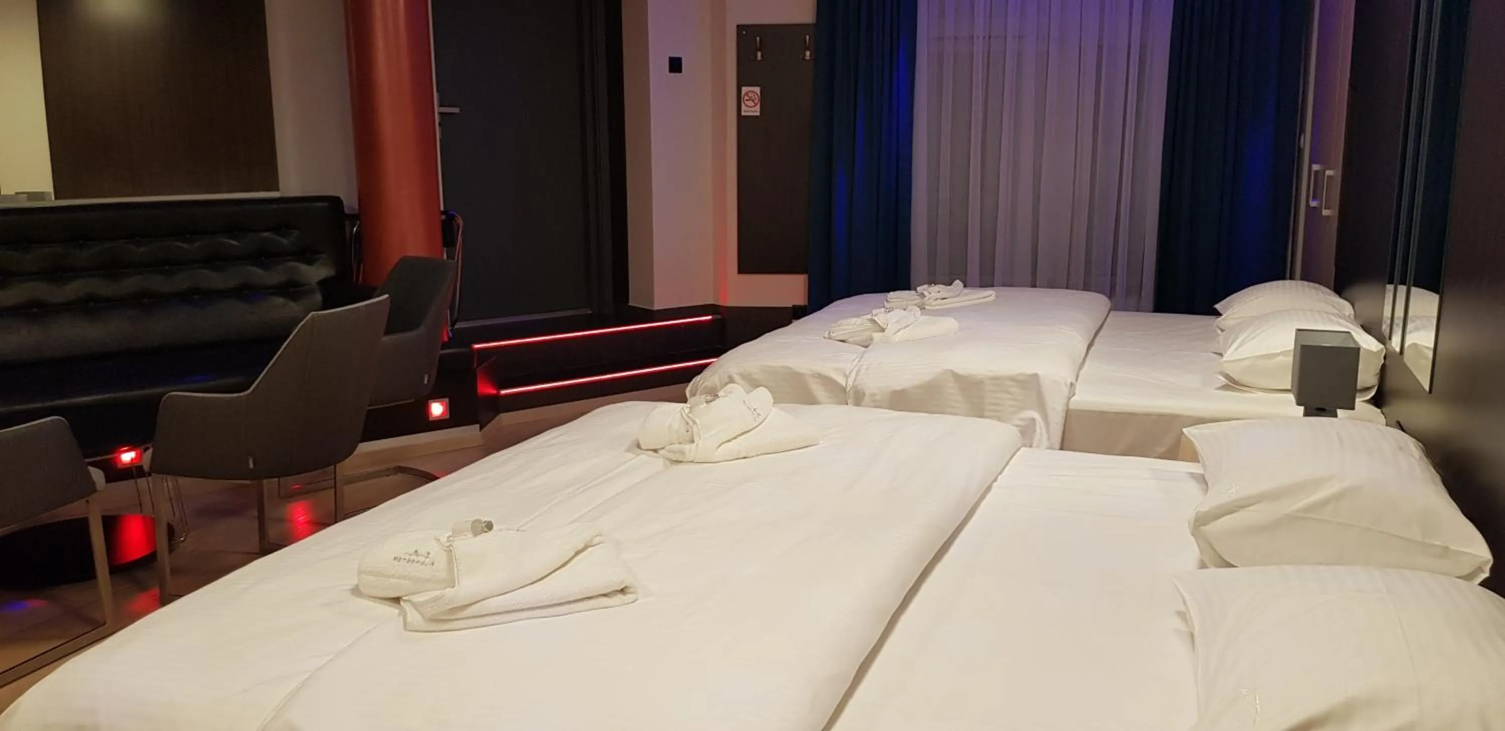 Bed in Metropolis Apartamenty Centrum