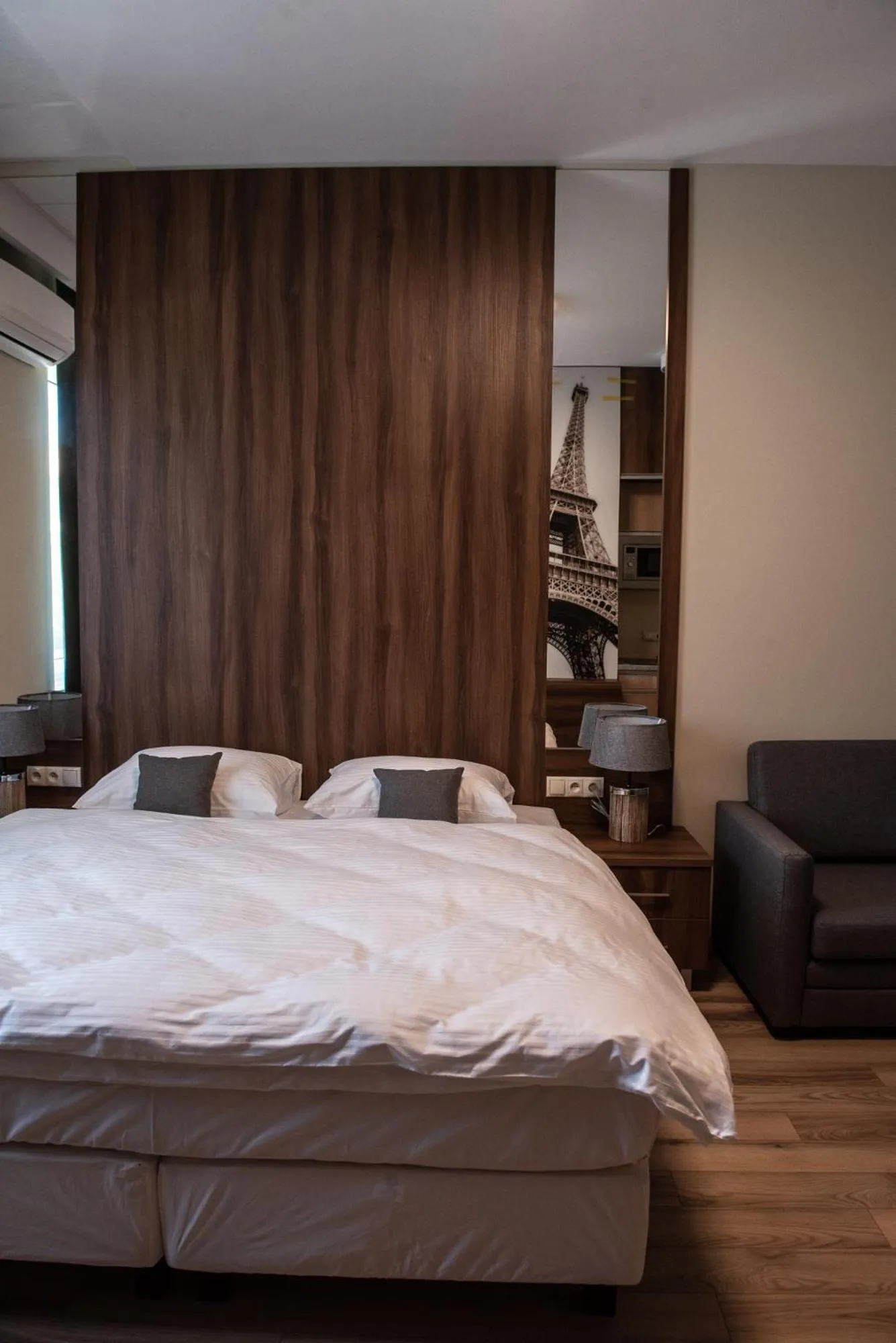 Bed in Metropolis Apartamenty Centrum