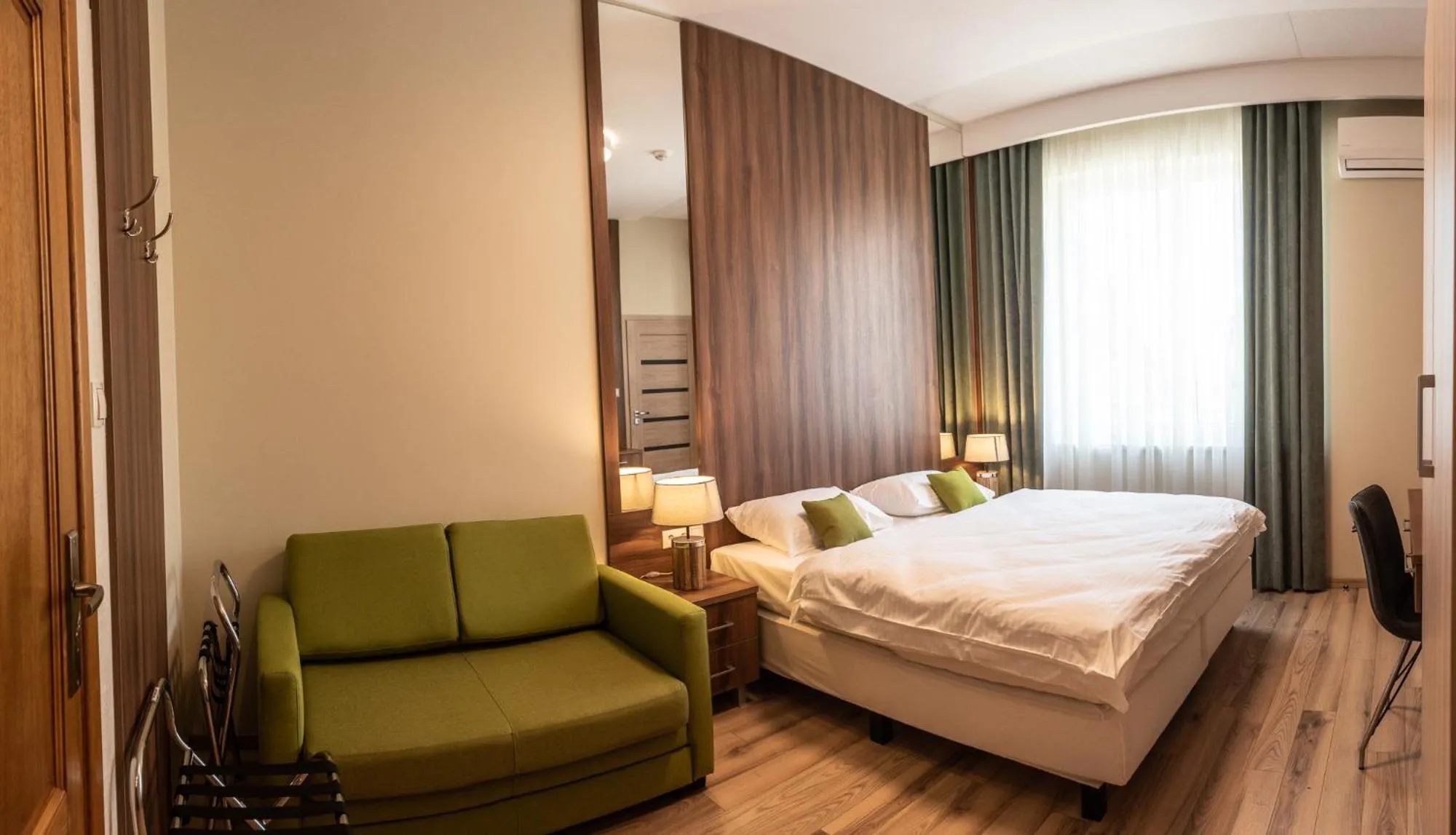 Bed in Metropolis Apartamenty Centrum