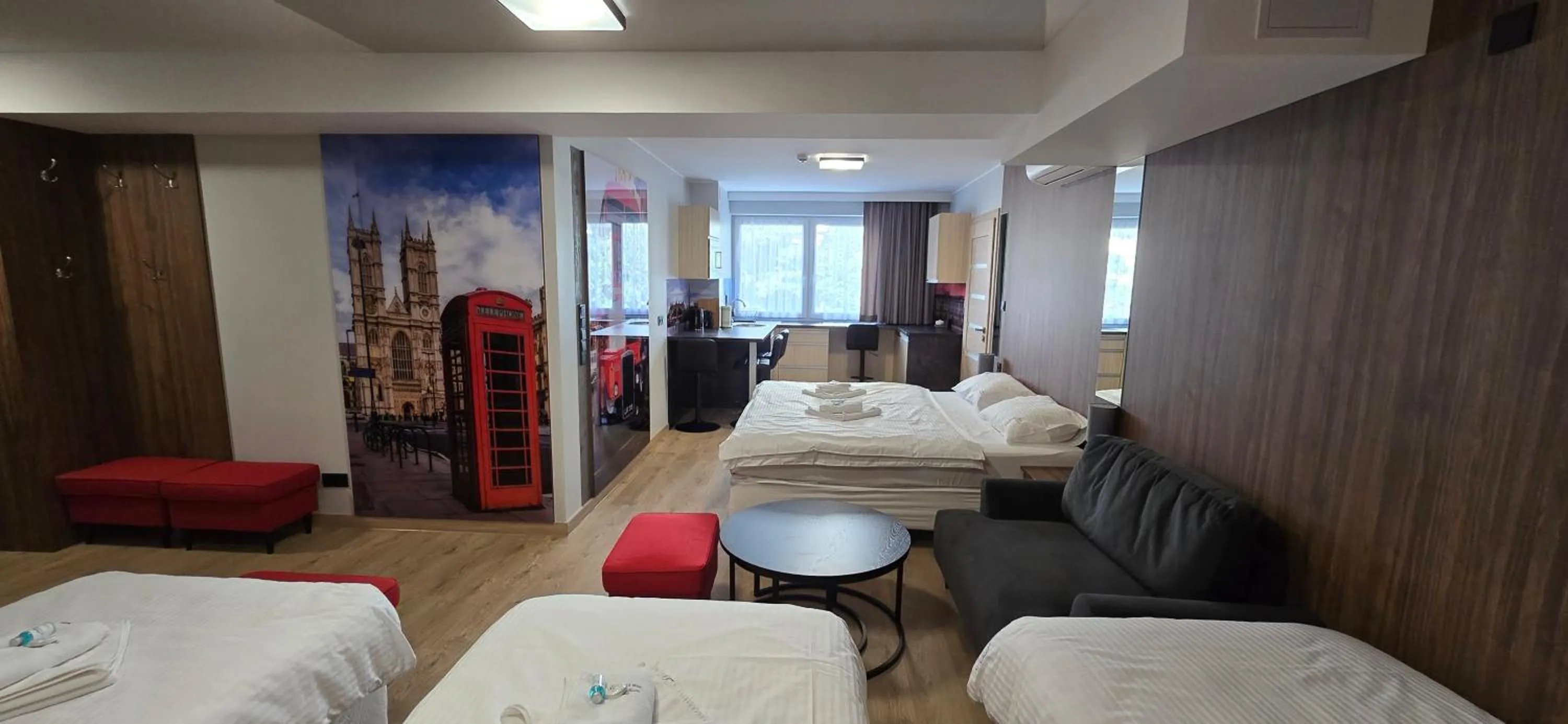 Living room, Bed in Metropolis Apartamenty Centrum