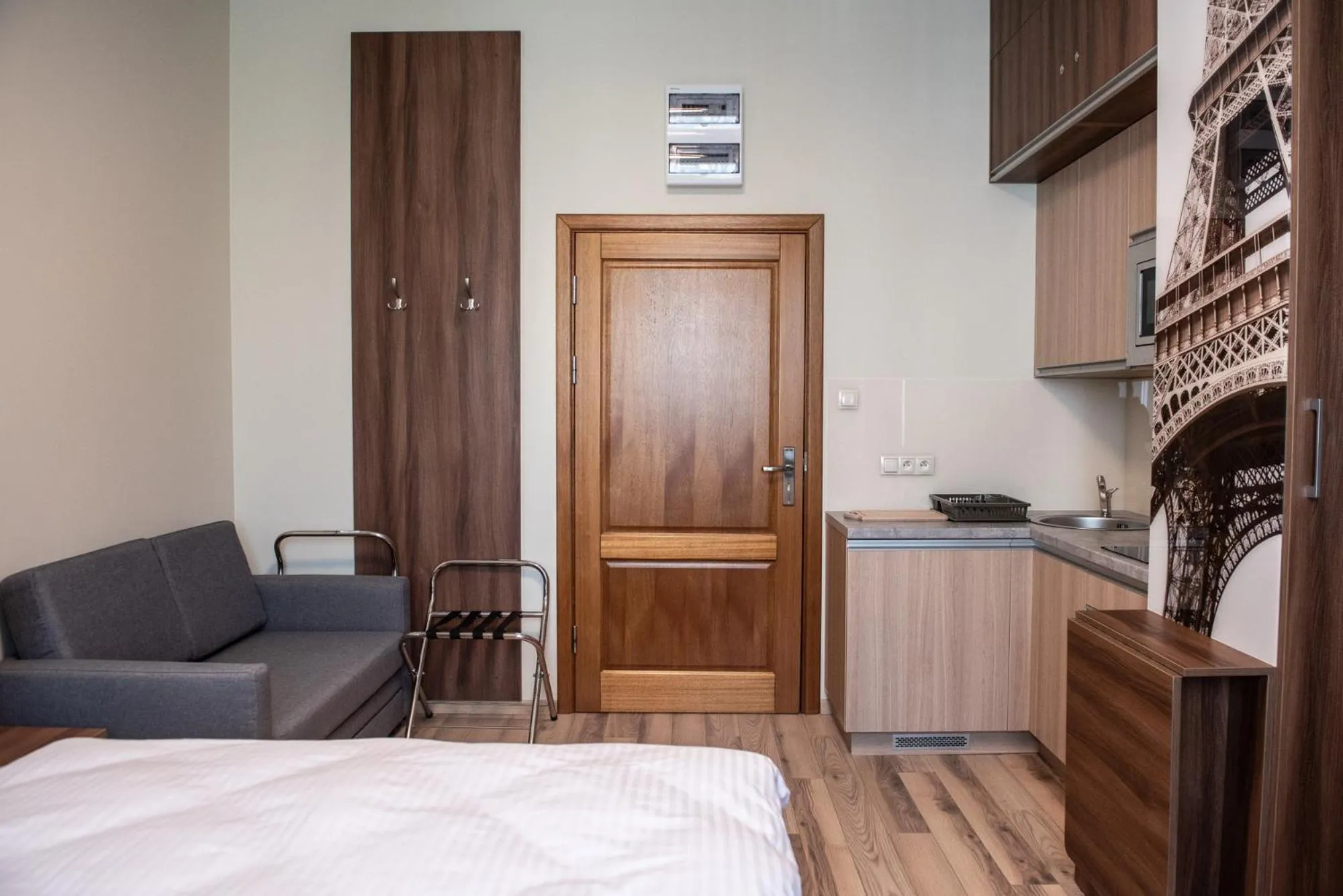 Kitchen or kitchenette, Bed in Metropolis Apartamenty Centrum