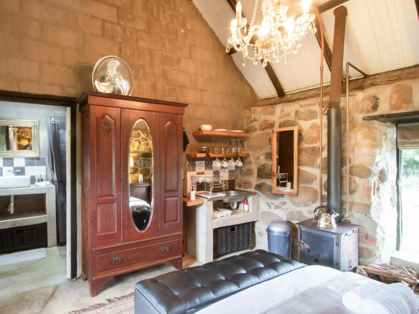 Photo of the whole room in Flitwick Ranch