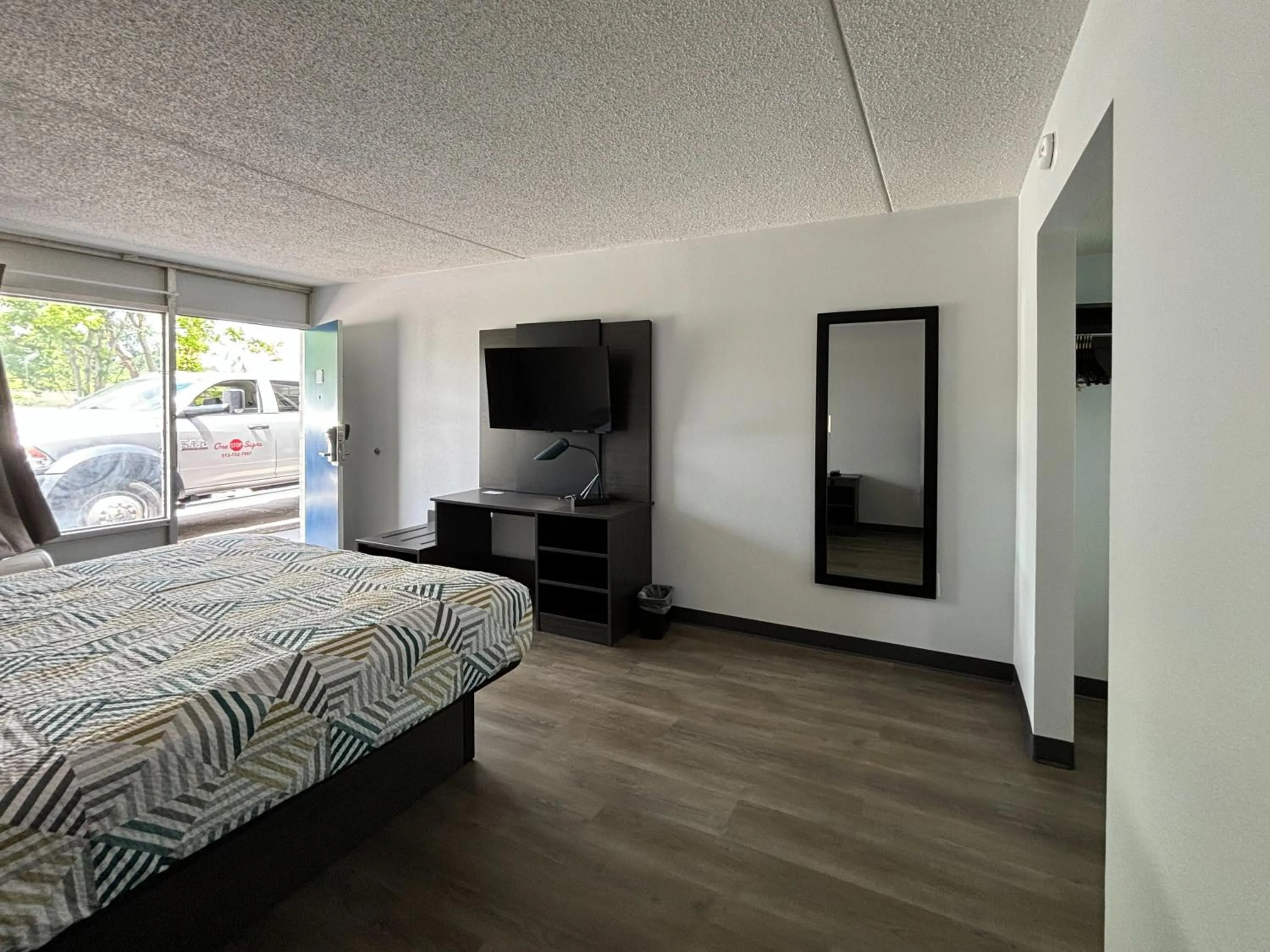 Bedroom, Bed in Motel 6 Richmond, KY EKU Campus Area