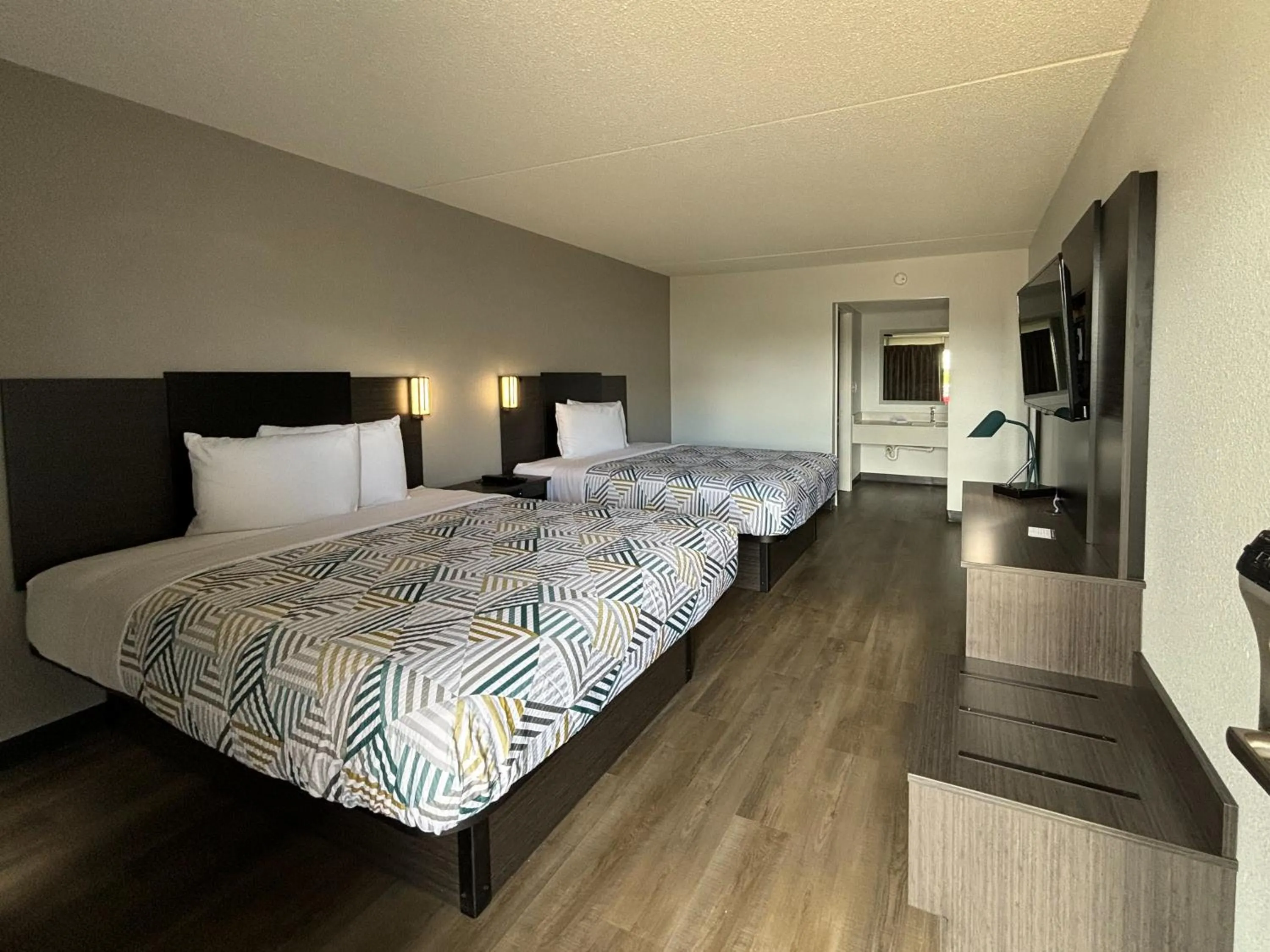 Bedroom, Bed in Motel 6 Richmond, KY EKU Campus Area