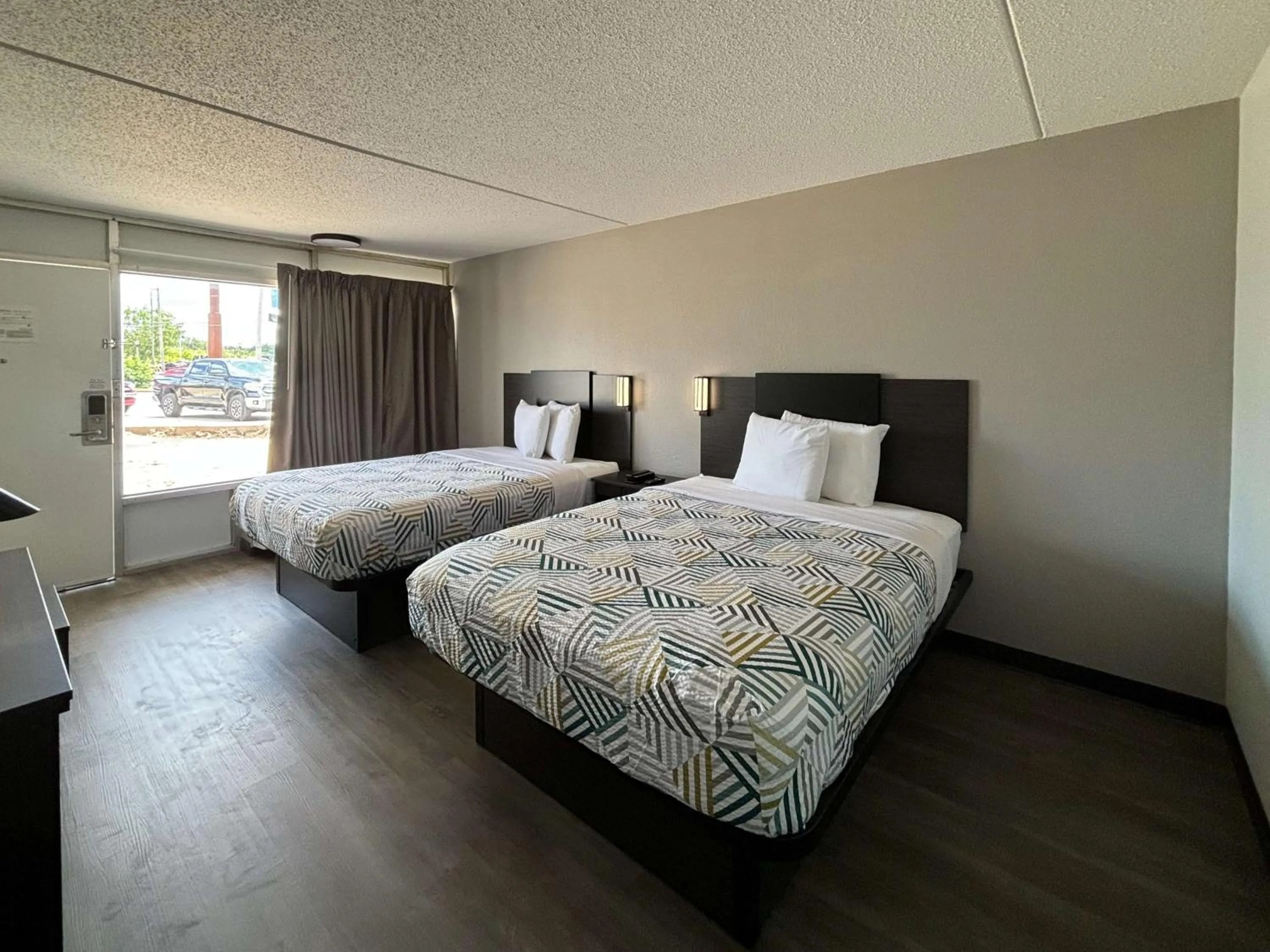 Bedroom, Bed in Motel 6 Richmond, KY EKU Campus Area