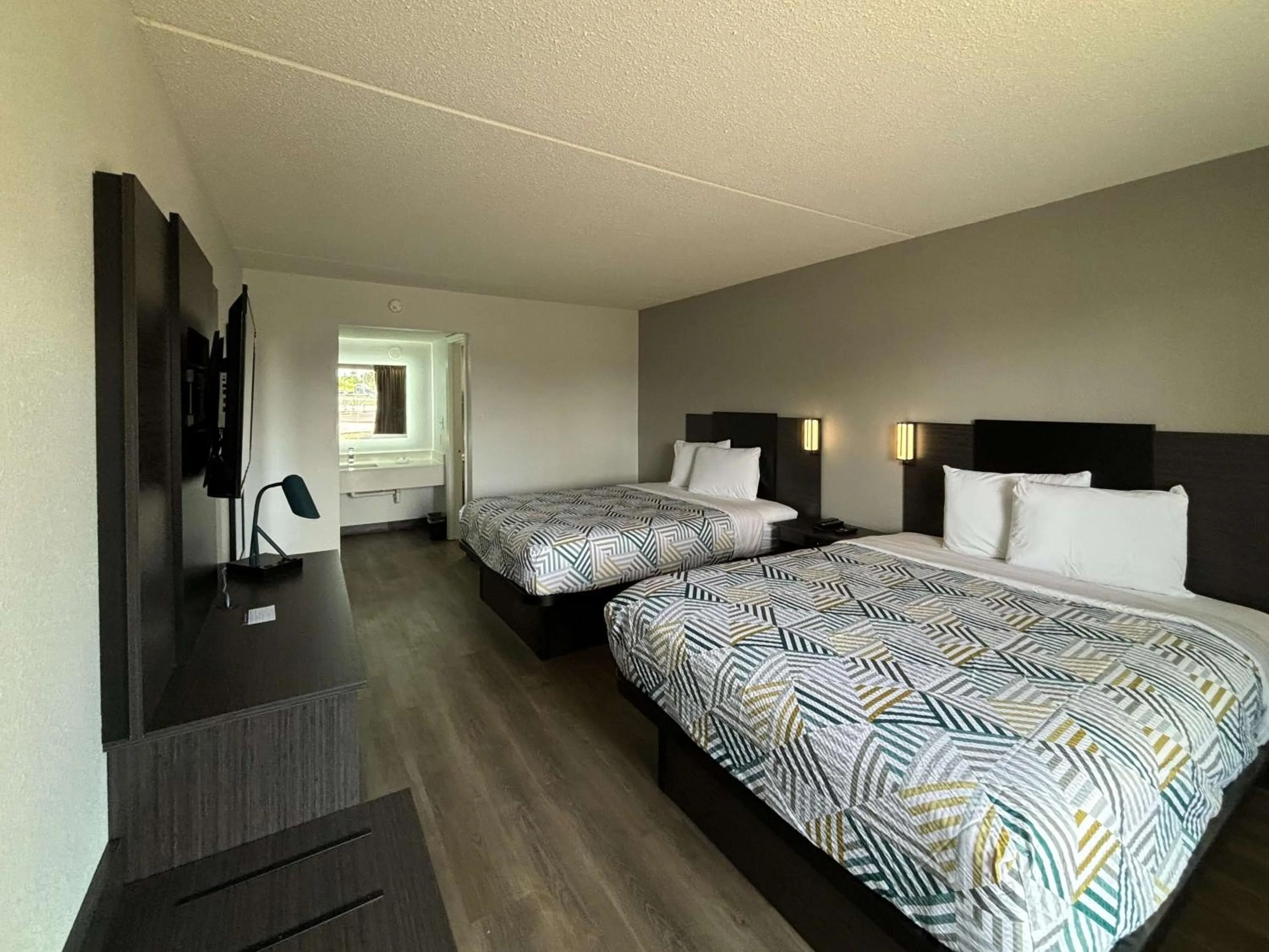 Bedroom, Bed in Motel 6 Richmond, KY EKU Campus Area