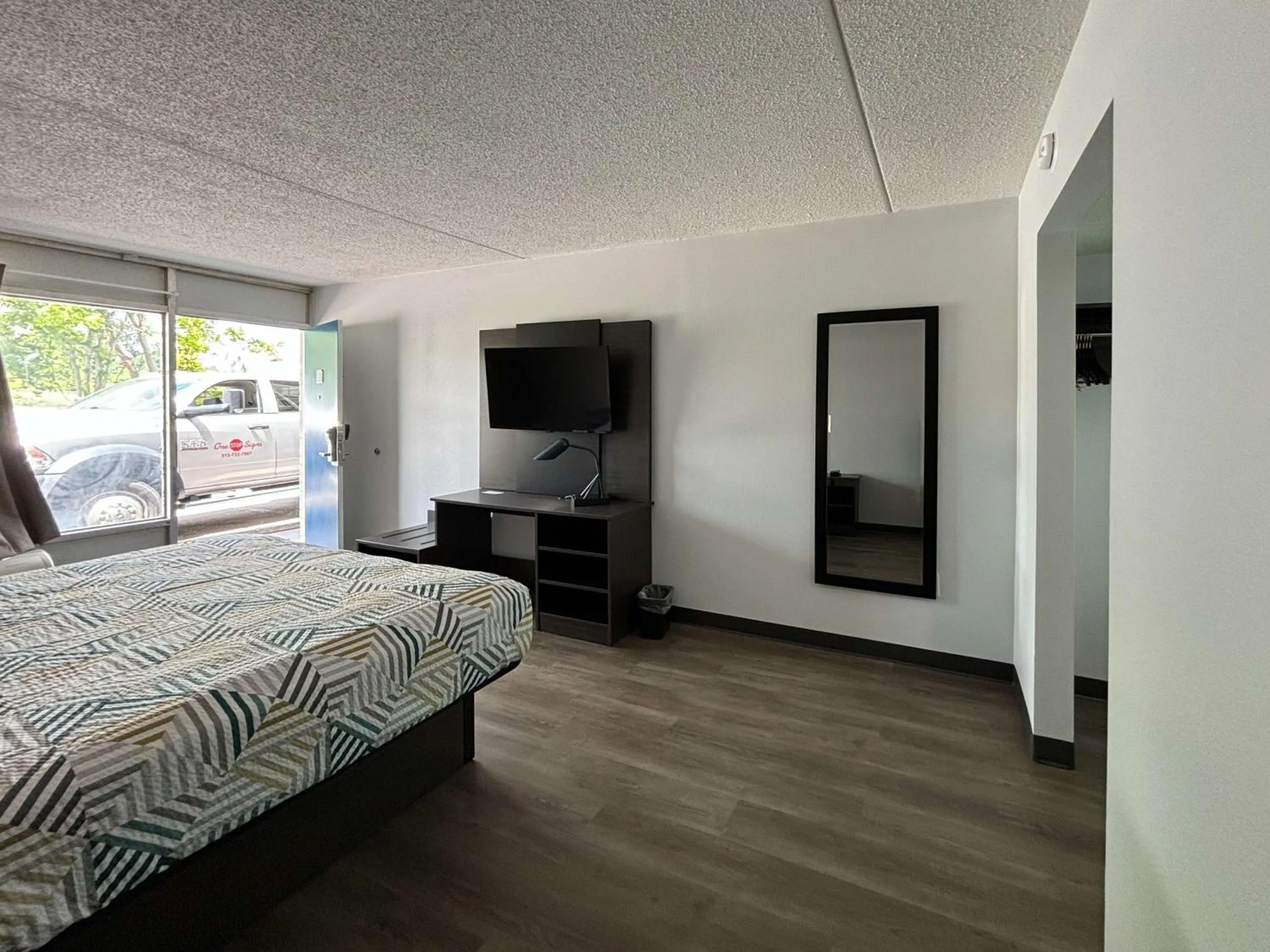 Bedroom, Bed in Motel 6 Richmond, KY EKU Campus Area