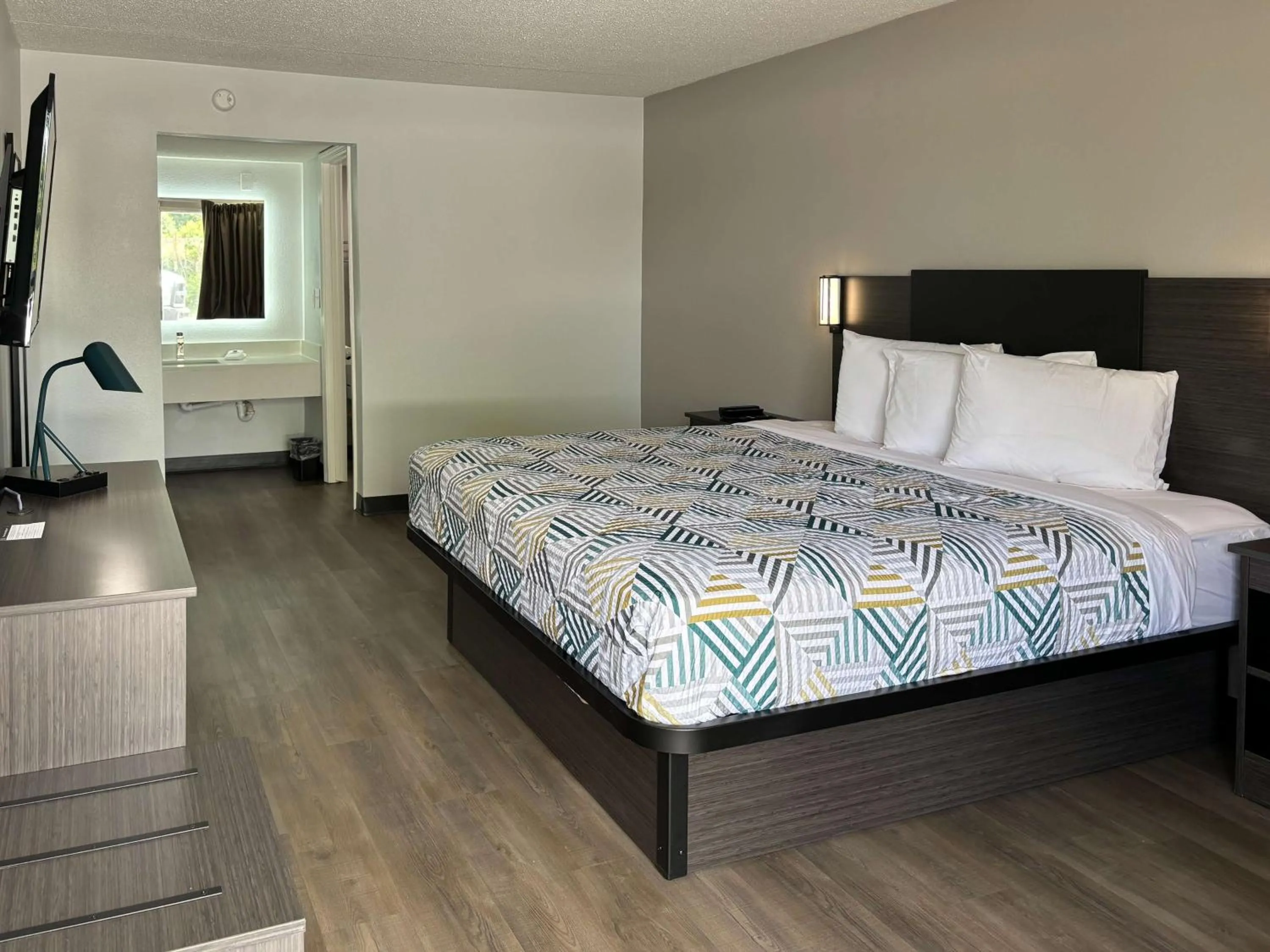 Bedroom, Bed in Motel 6 Richmond, KY EKU Campus Area