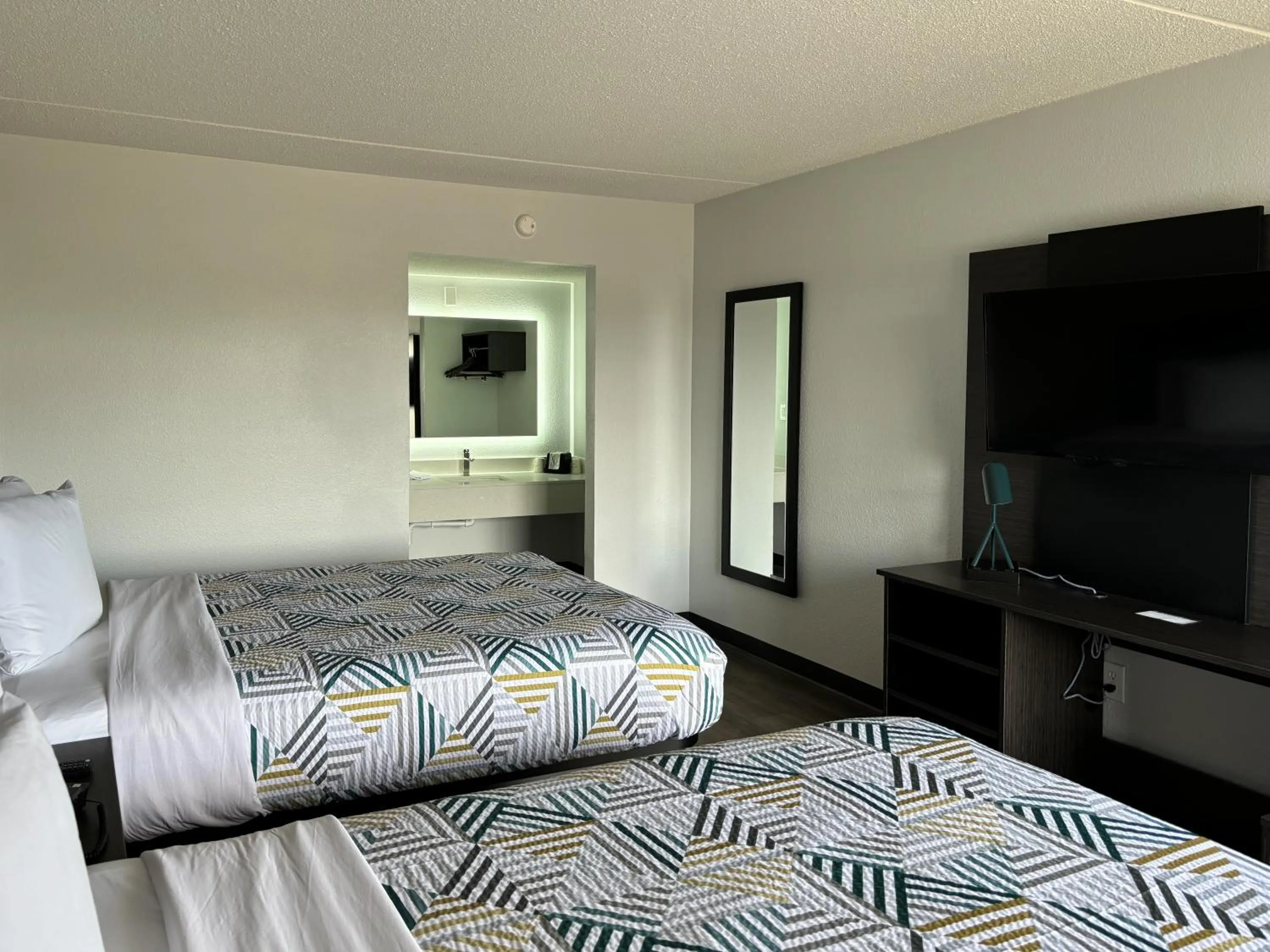 Bedroom, Bed in Motel 6 Richmond, KY EKU Campus Area