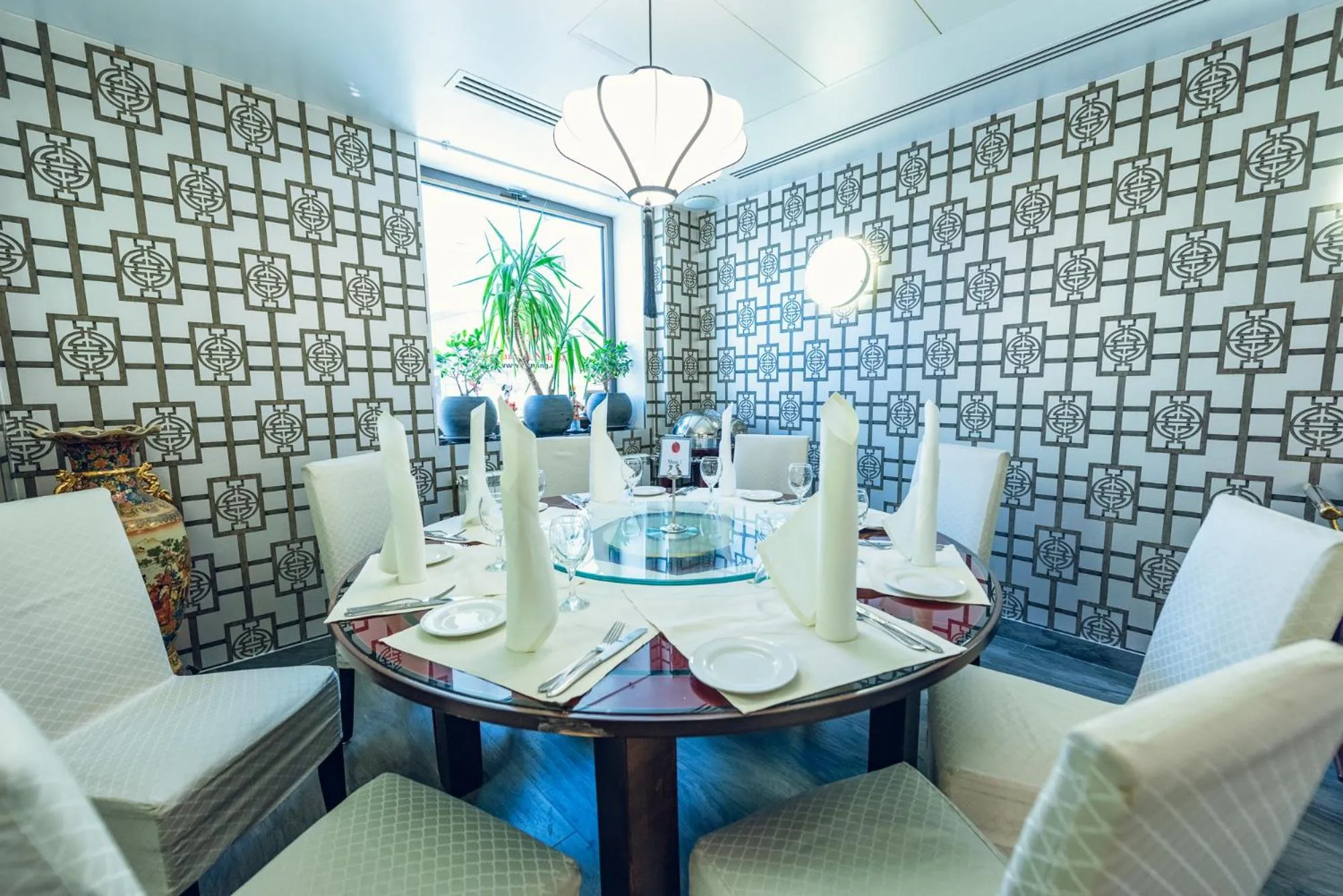 Restaurant/places to eat in Hotel Minerva