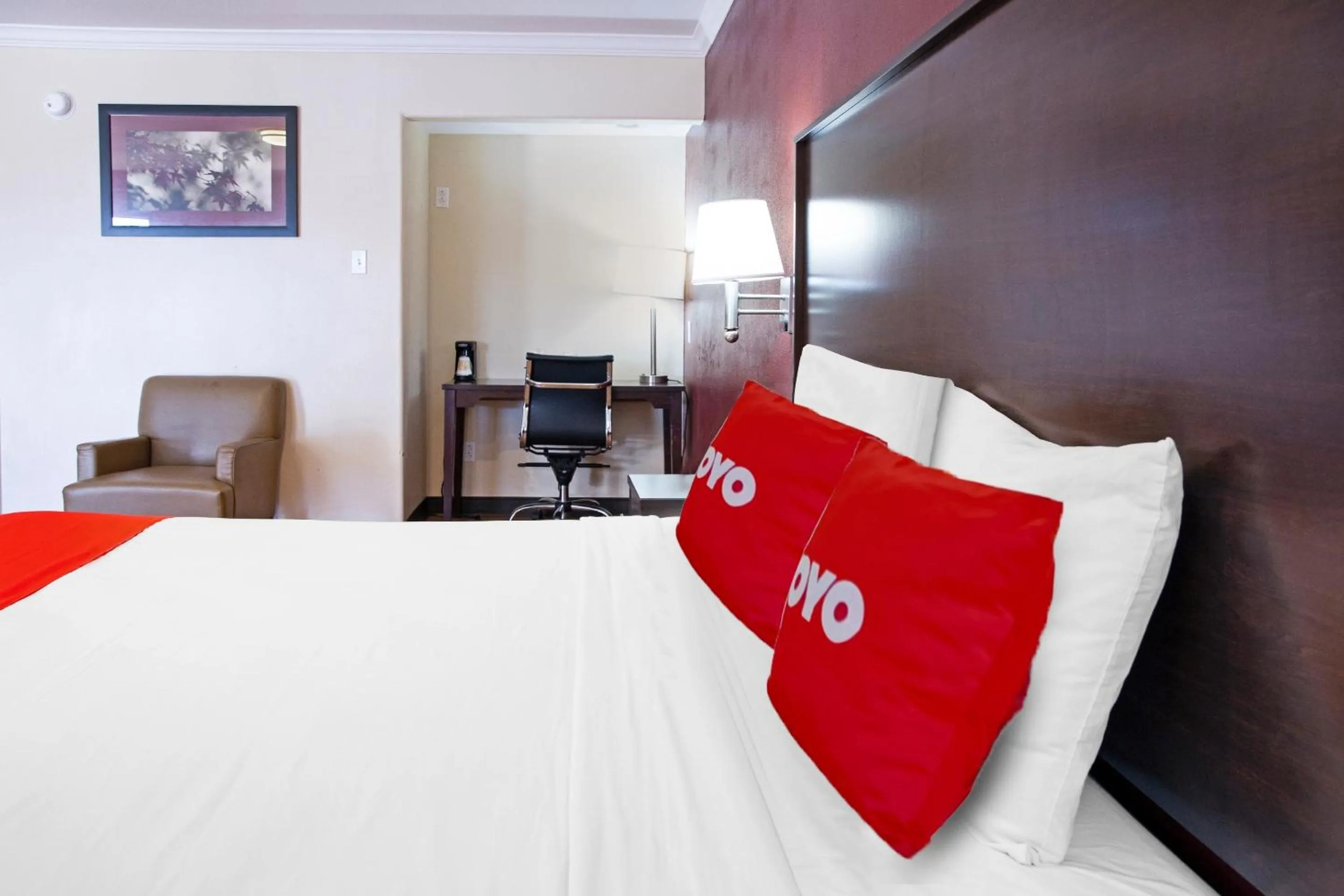 Bedroom, Bed in OYO Hotel McAllen Airport South