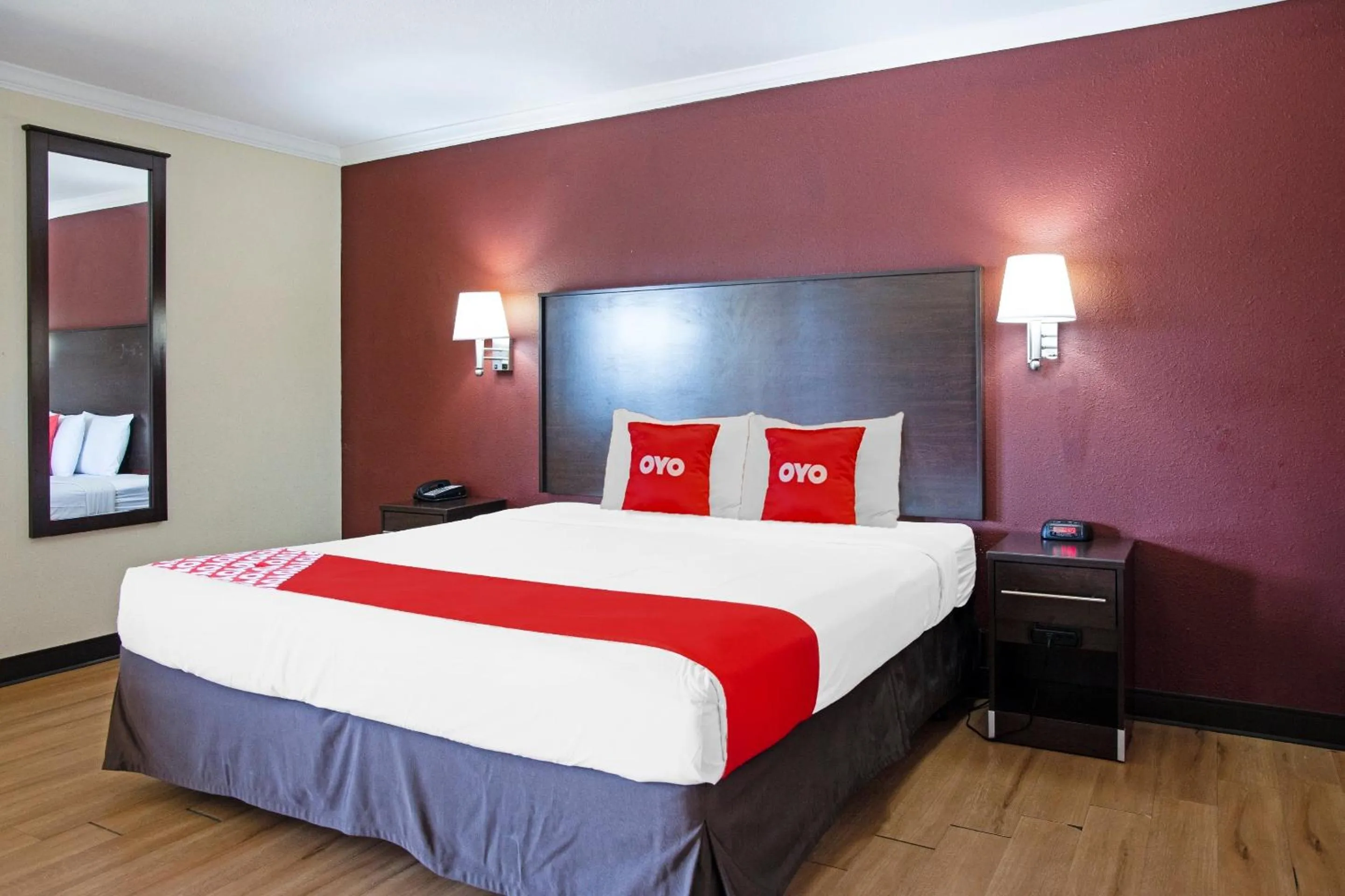 Bedroom, Bed in OYO Hotel McAllen Airport South