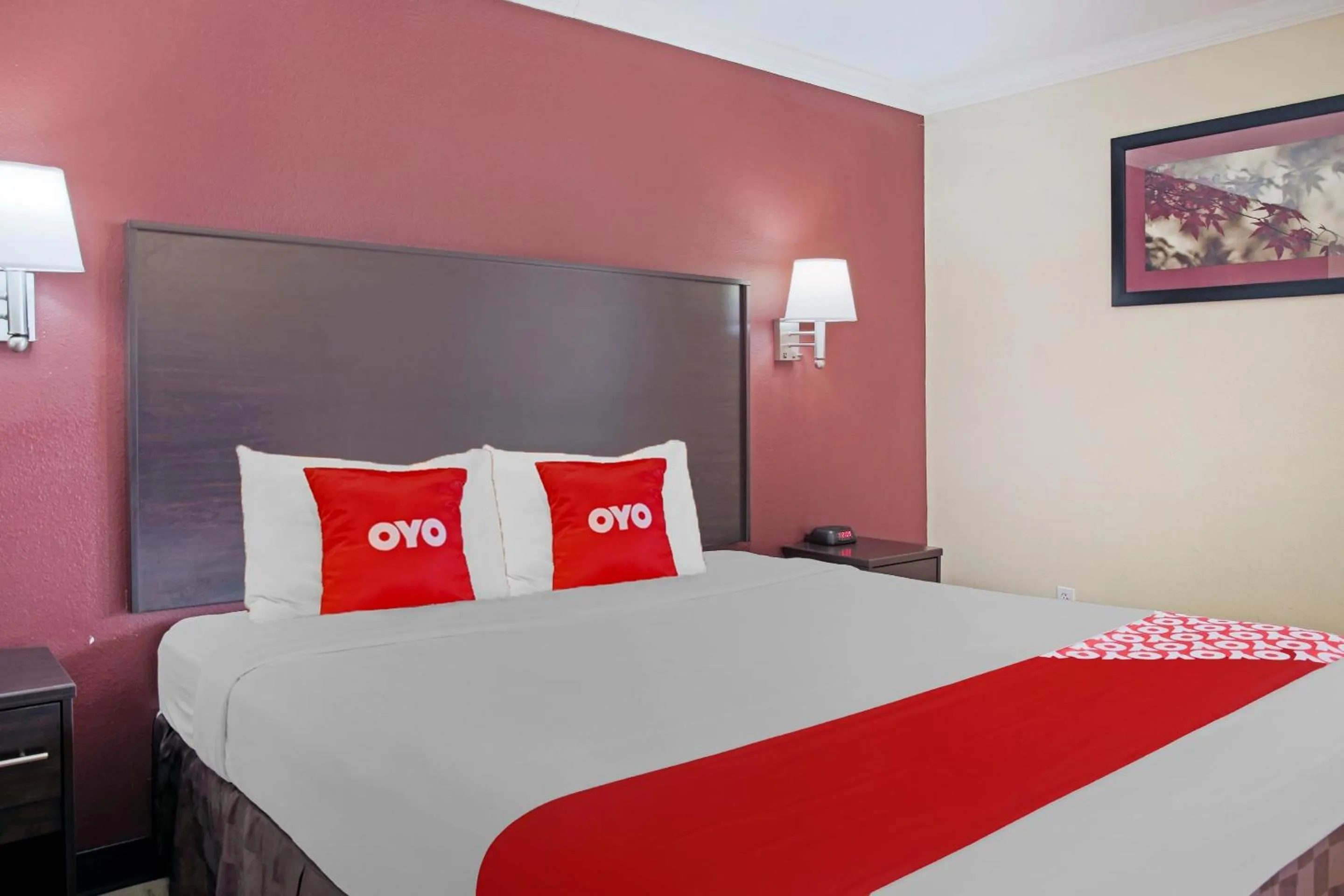 Bedroom, Bed in OYO Hotel McAllen Airport South