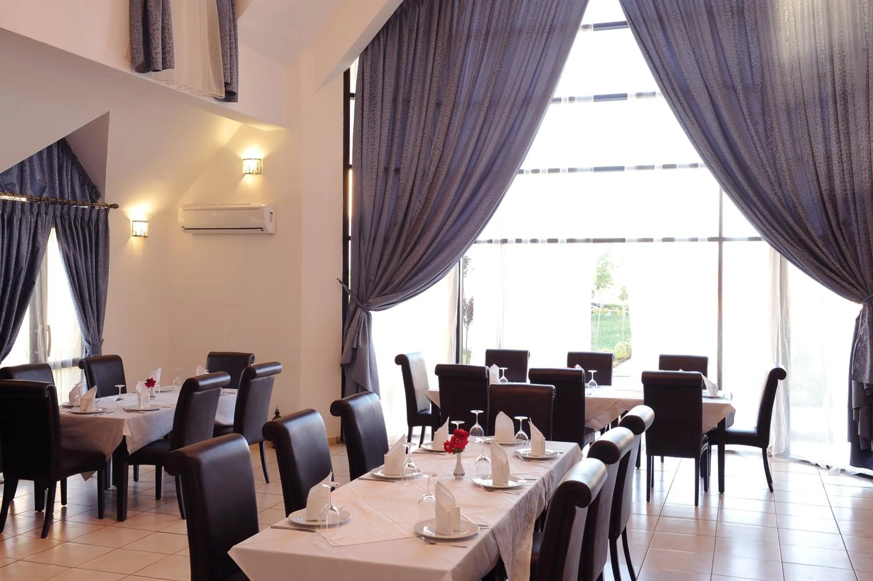 Restaurant/places to eat in Farah Inn Ifrane