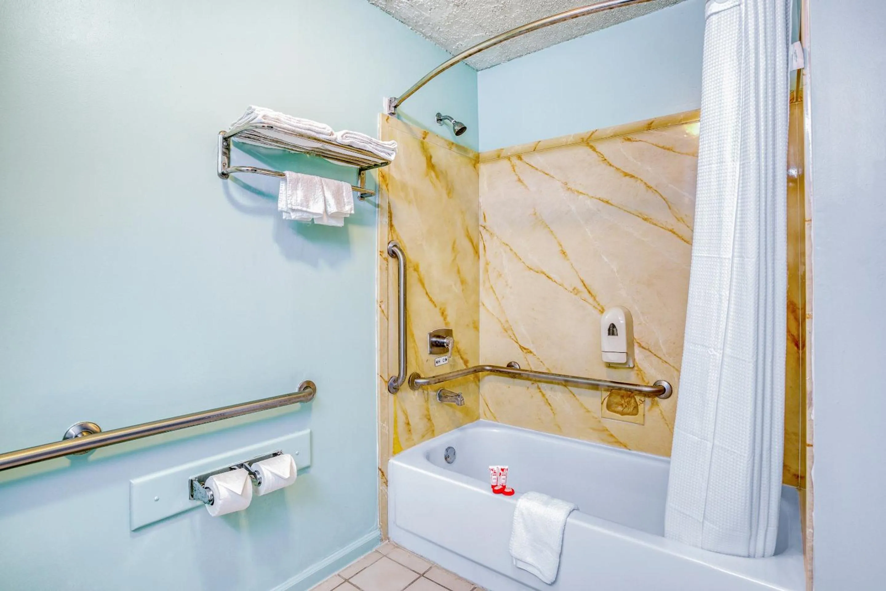 Bathroom in OYO Townhouse Tulsa Woodland Hills