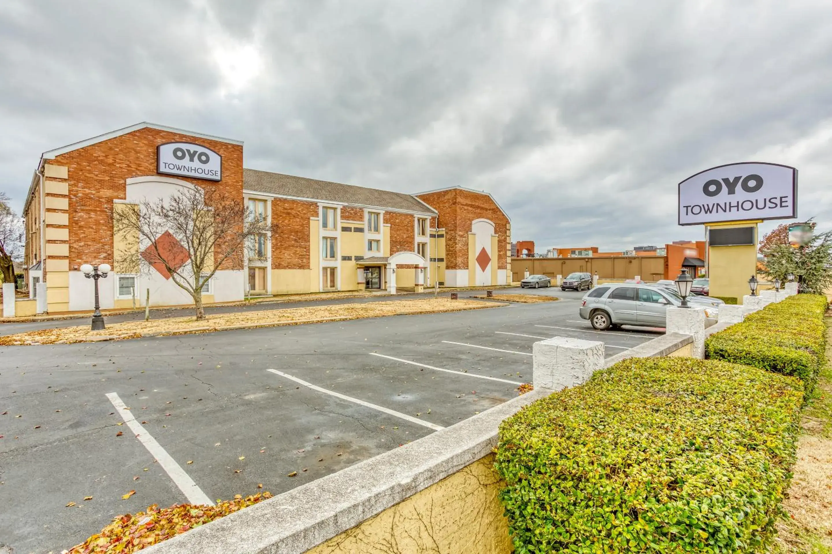 Facade/entrance in OYO Townhouse Tulsa Woodland Hills Facade/entrance in OYO Townhouse Tulsa Woodland Hills