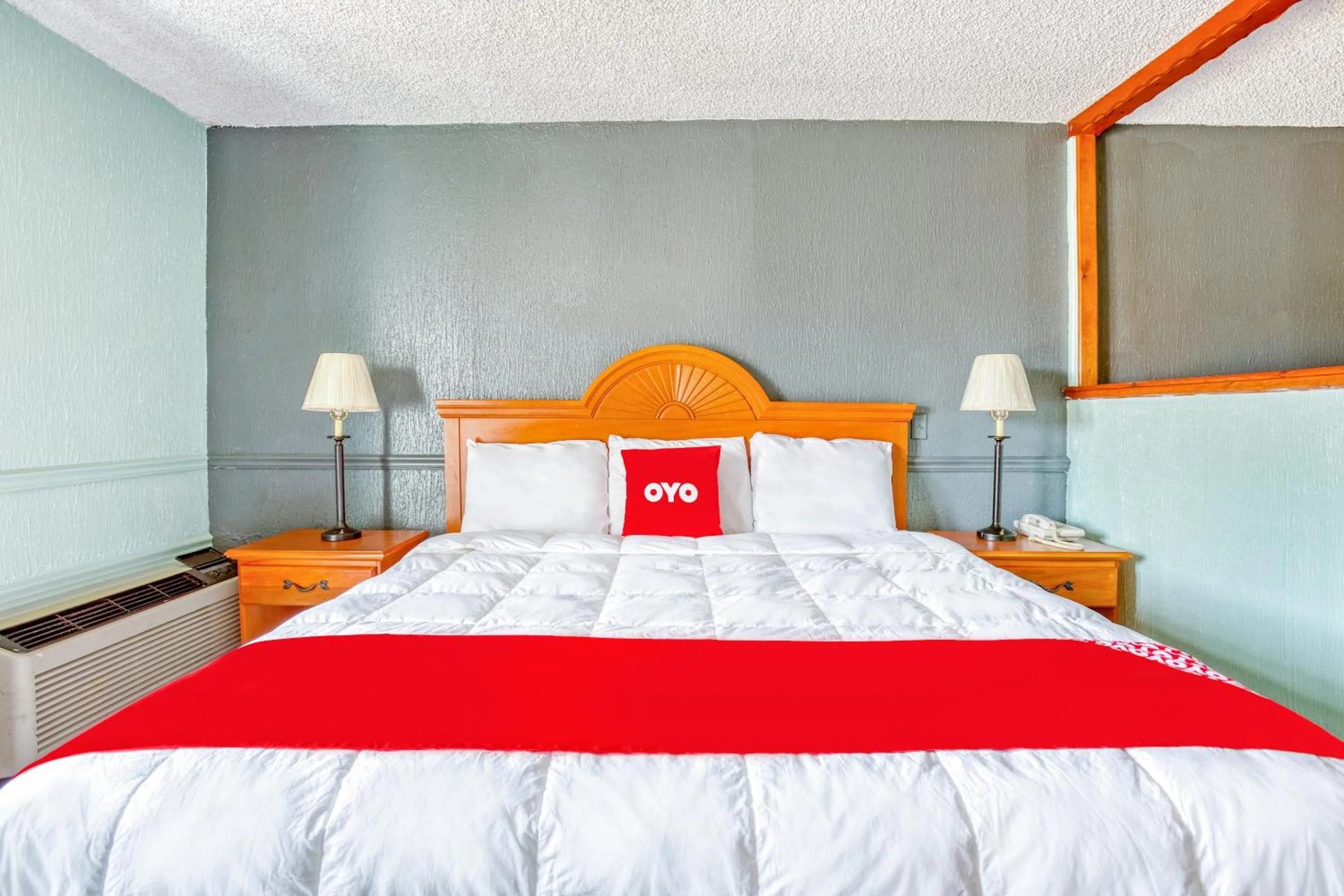 Bedroom, Bed in OYO Townhouse Tulsa Woodland Hills