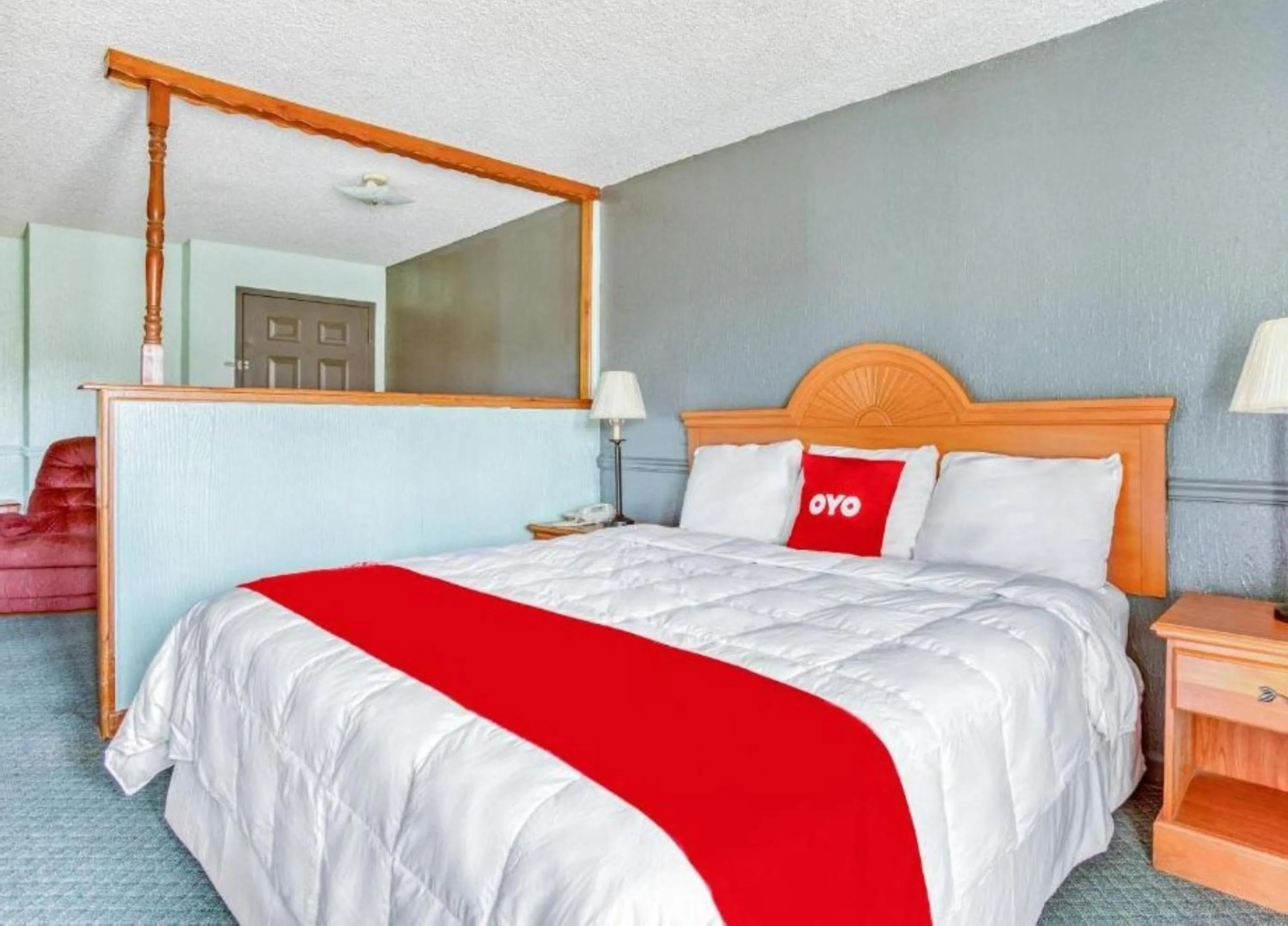 Bedroom, Bed in OYO Townhouse Tulsa Woodland Hills