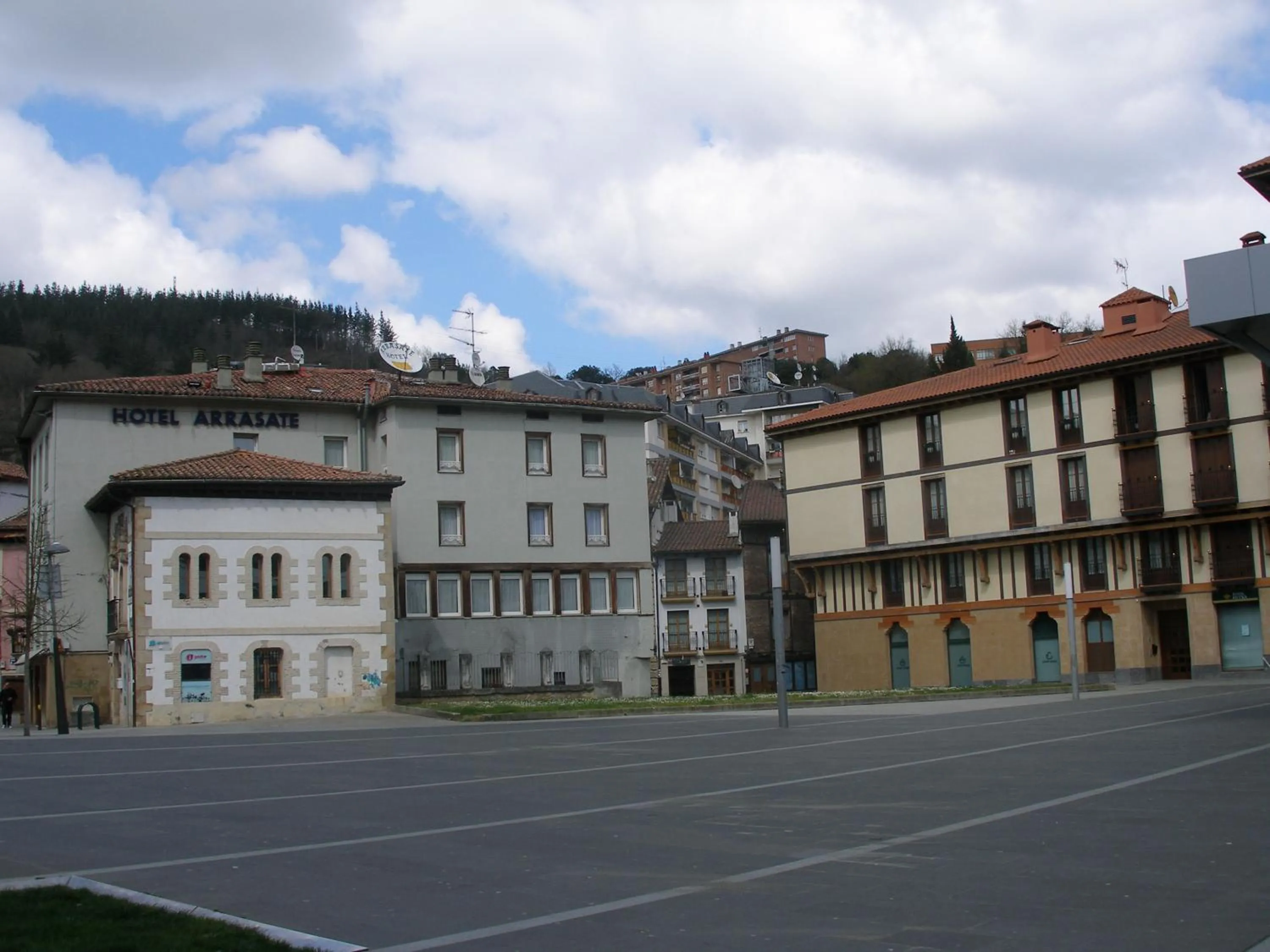 Facade/entrance in Hotel Arrasate by gaiarooms