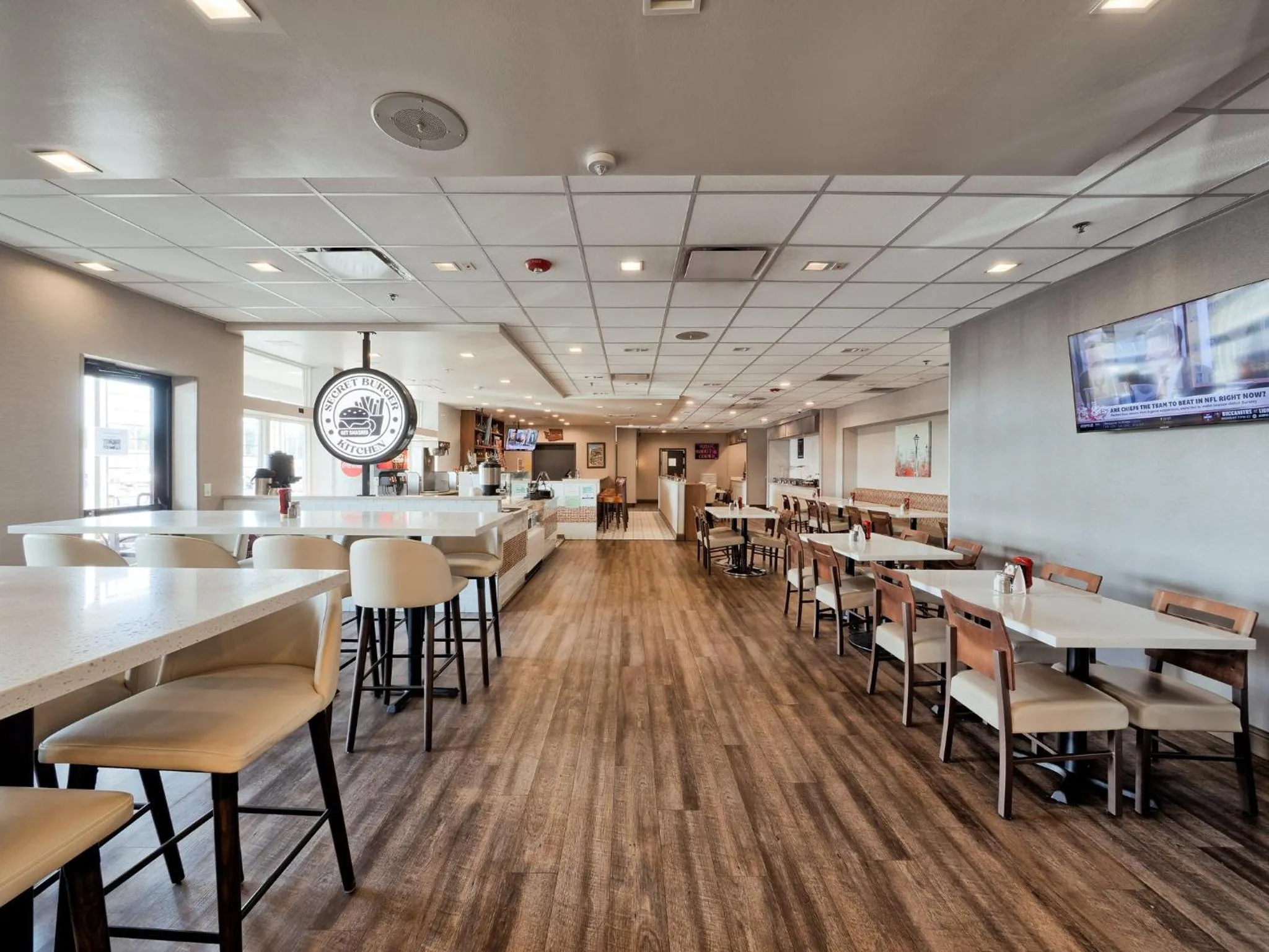 Restaurant/places to eat in Holiday Inn Tacoma Mall by IHG