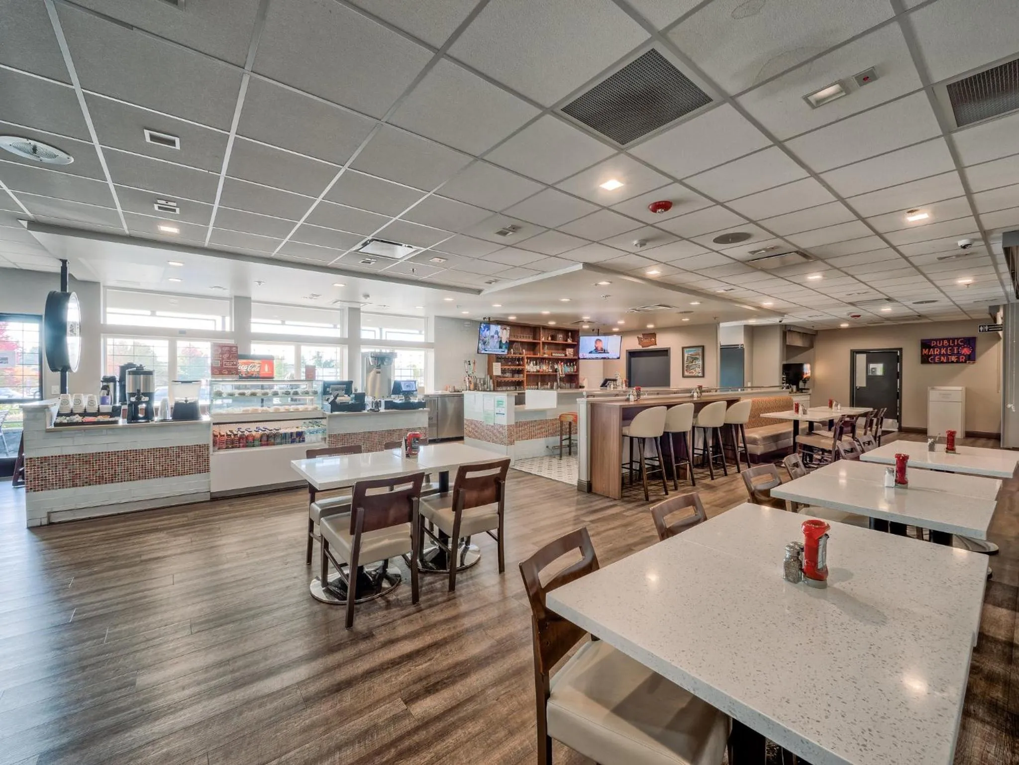 Restaurant/places to eat in Holiday Inn Tacoma Mall by IHG