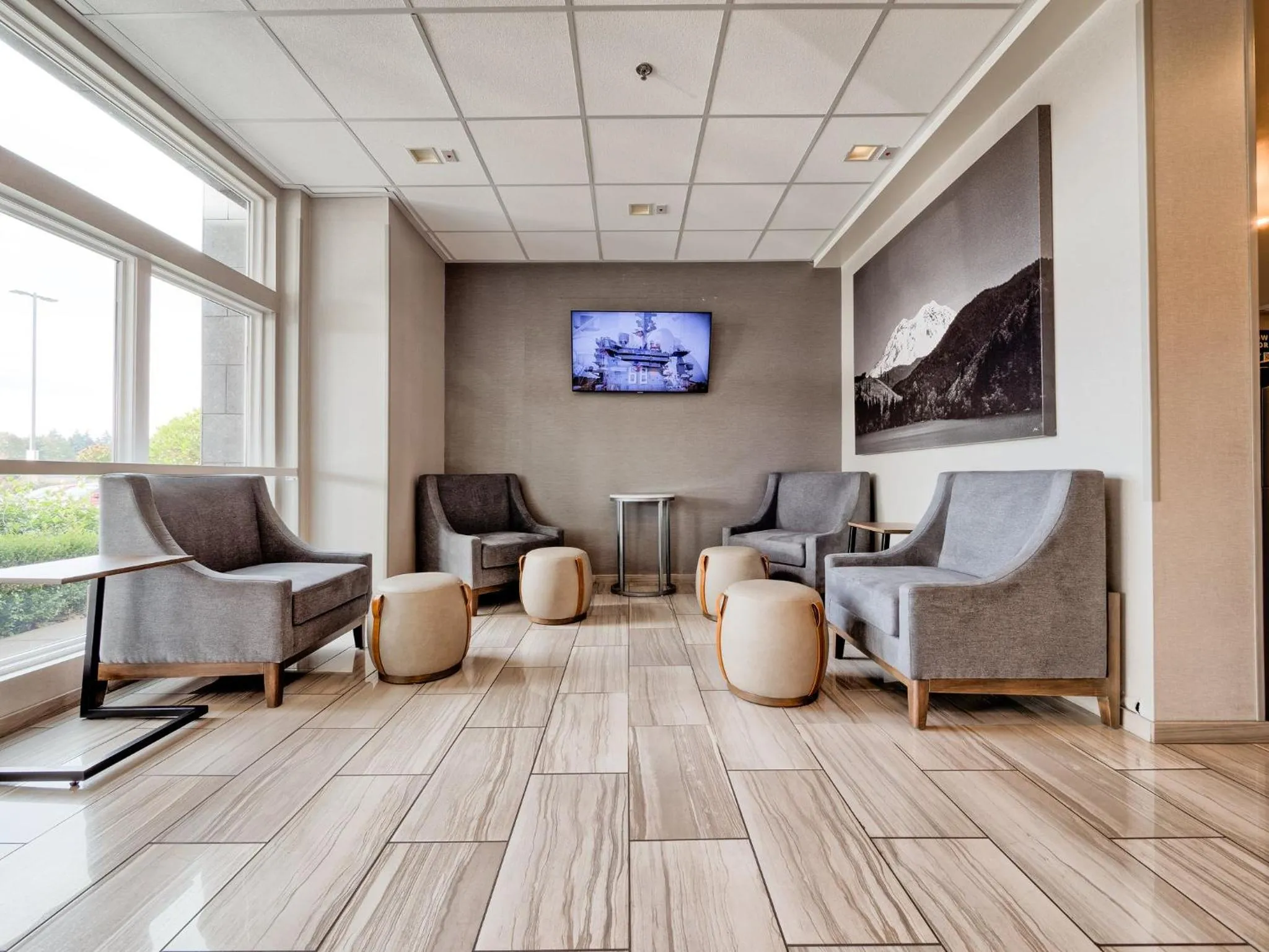 Property building in Holiday Inn Tacoma Mall by IHG