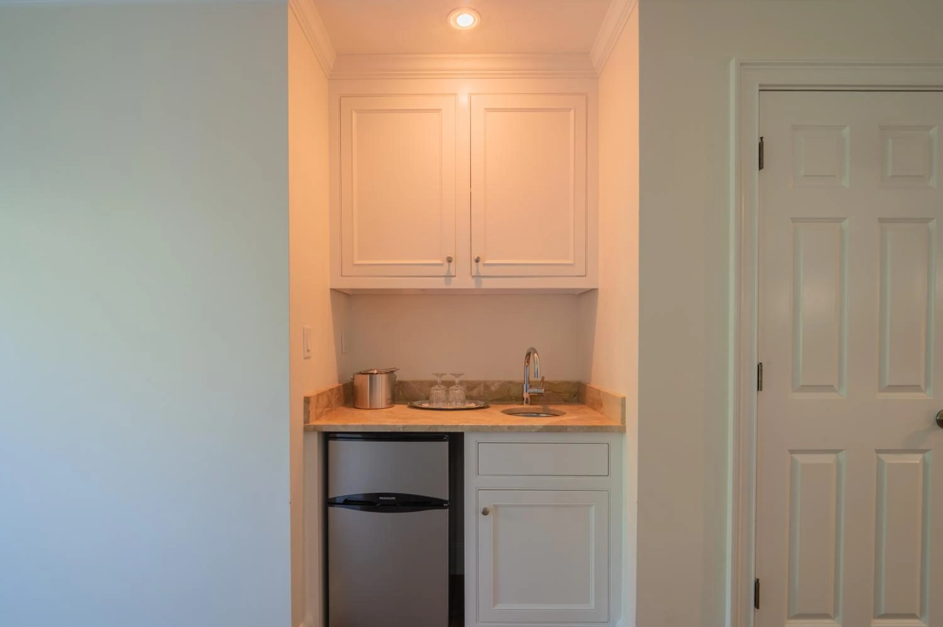 Kitchen or kitchenette in The Winstead Inn