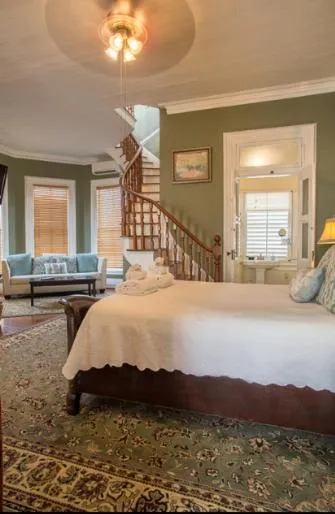 Two-Bedroom Suite in The Artist House