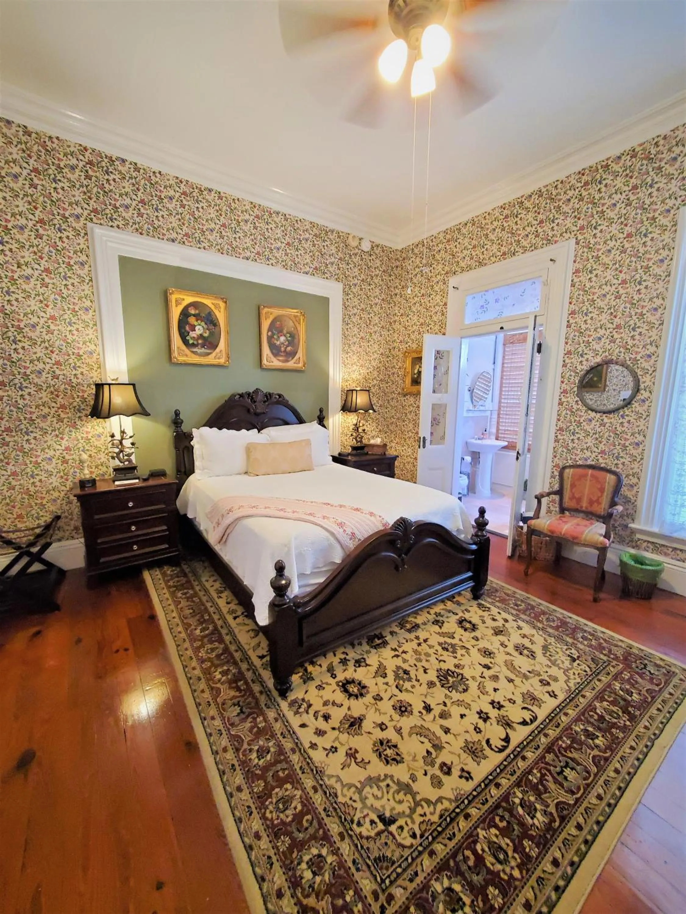 Queen Room in The Artist House