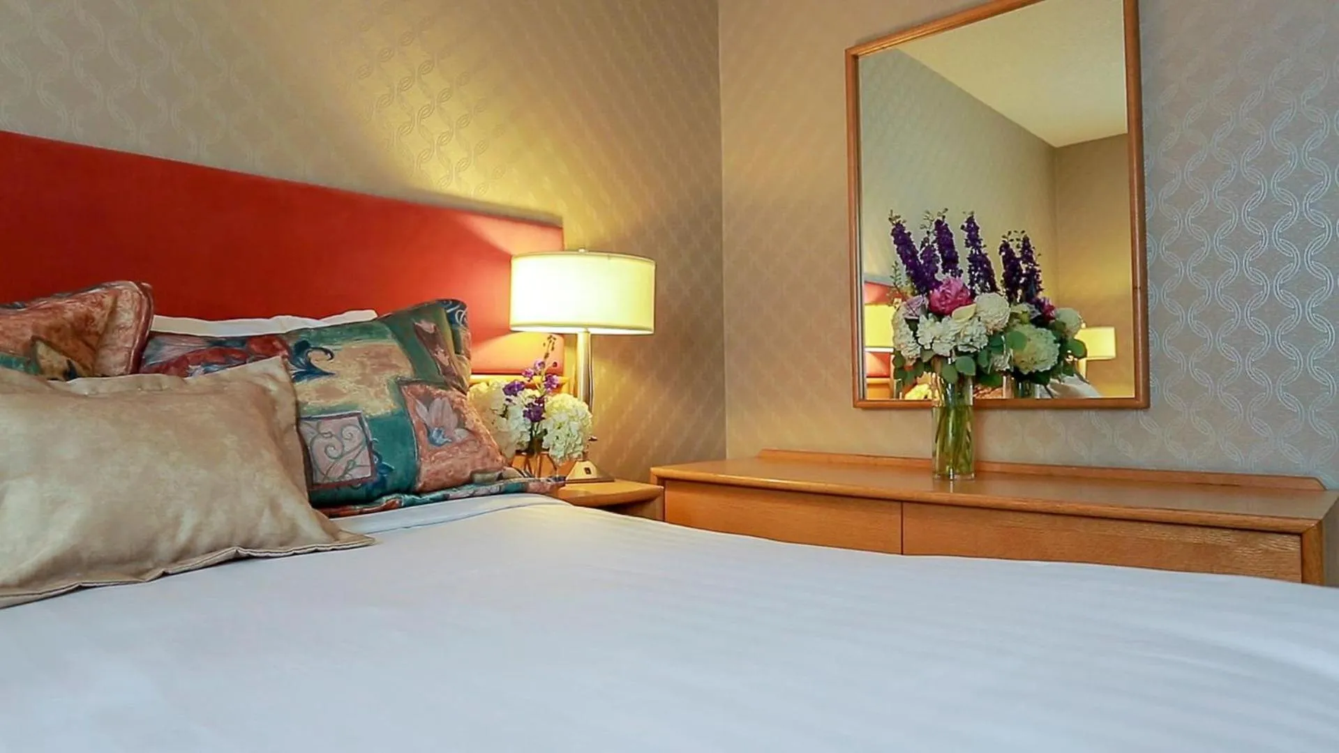 Bed in Cartier Place Suite Hotel