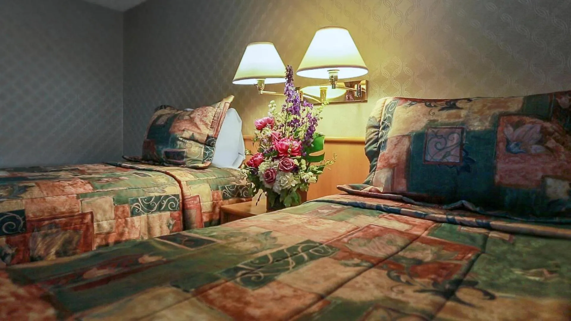 Bed in Cartier Place Suite Hotel