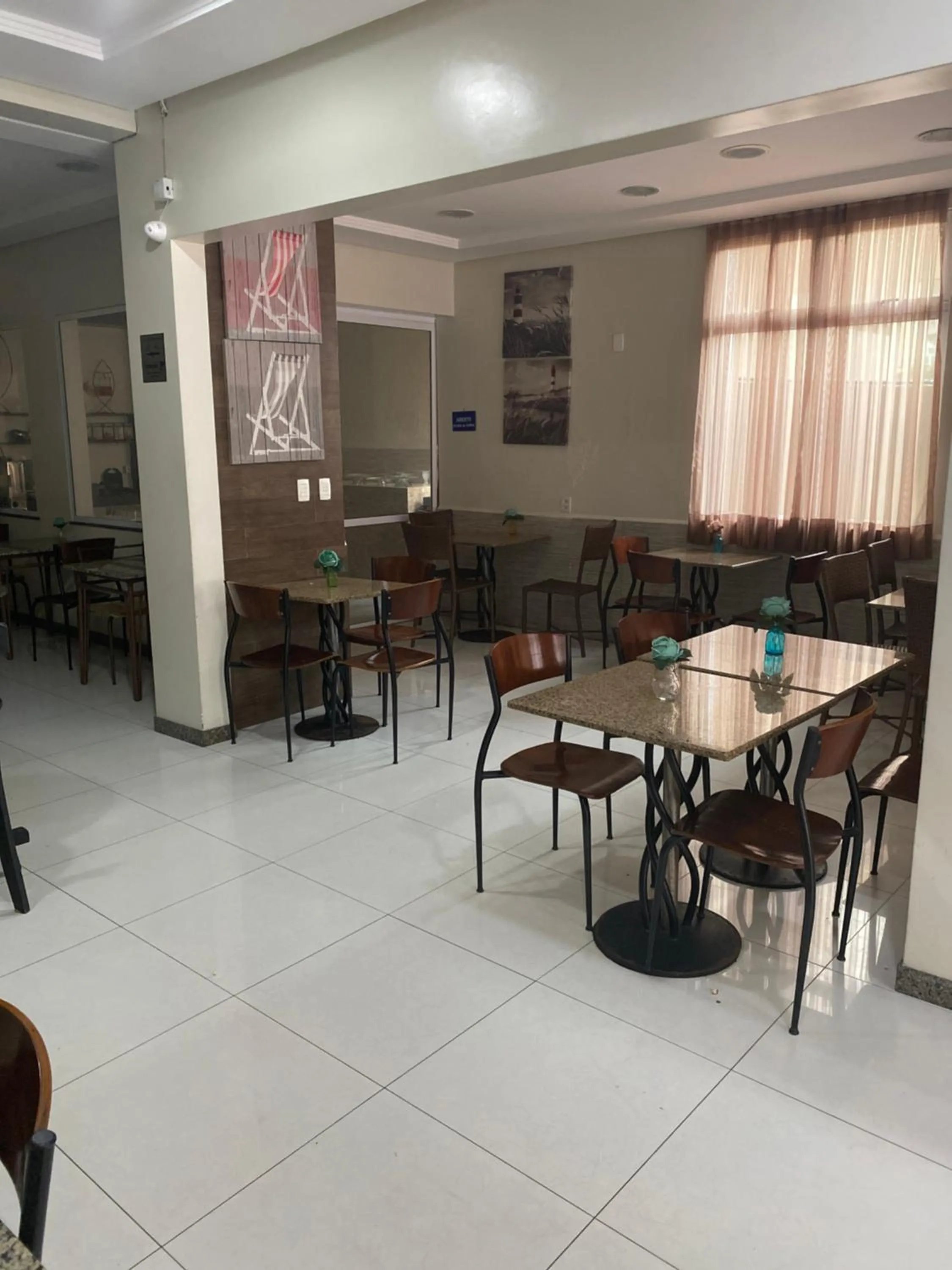 Restaurant/places to eat in Hotel Aquarius