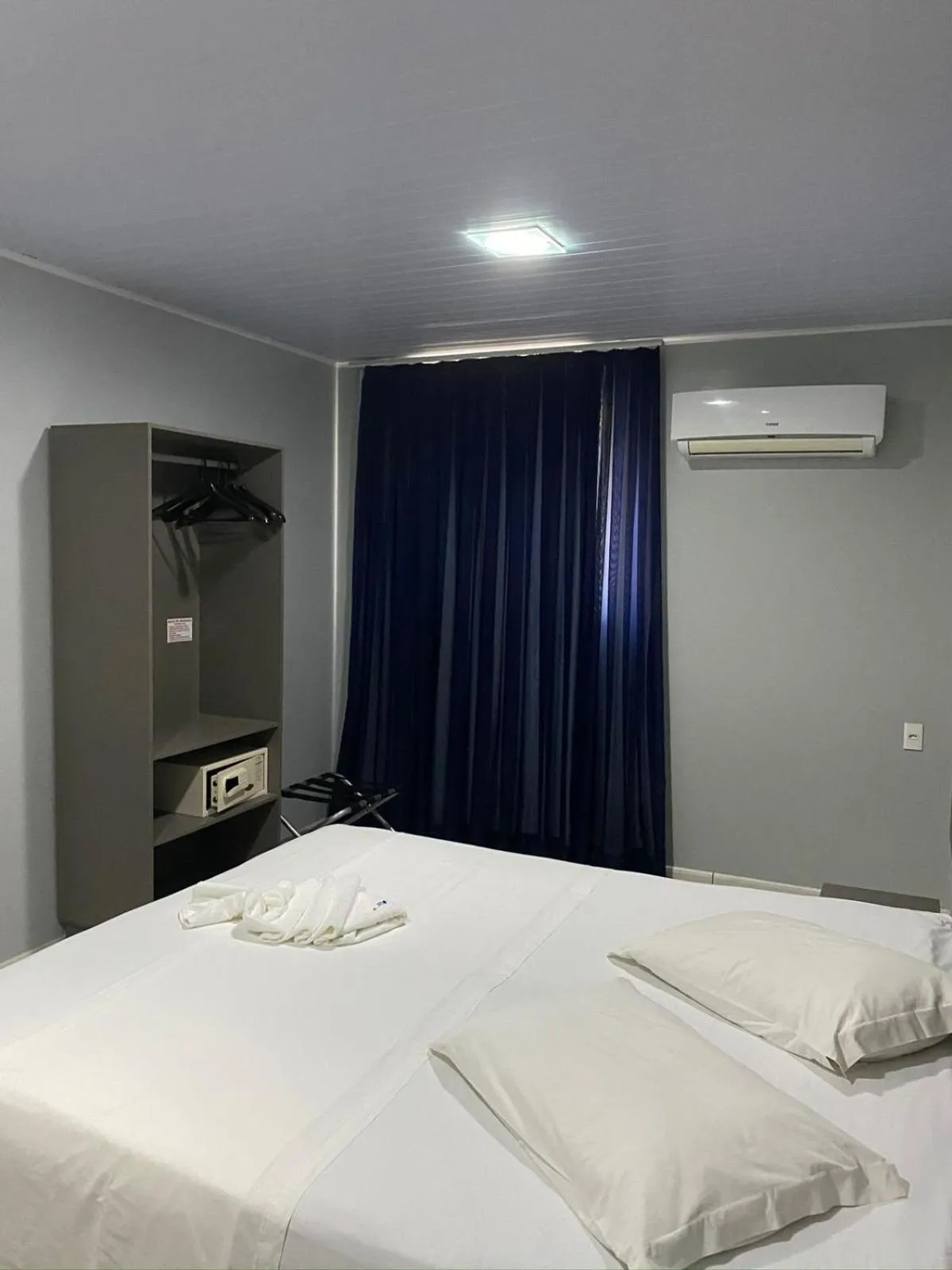 Bed in Hotel Aquarius