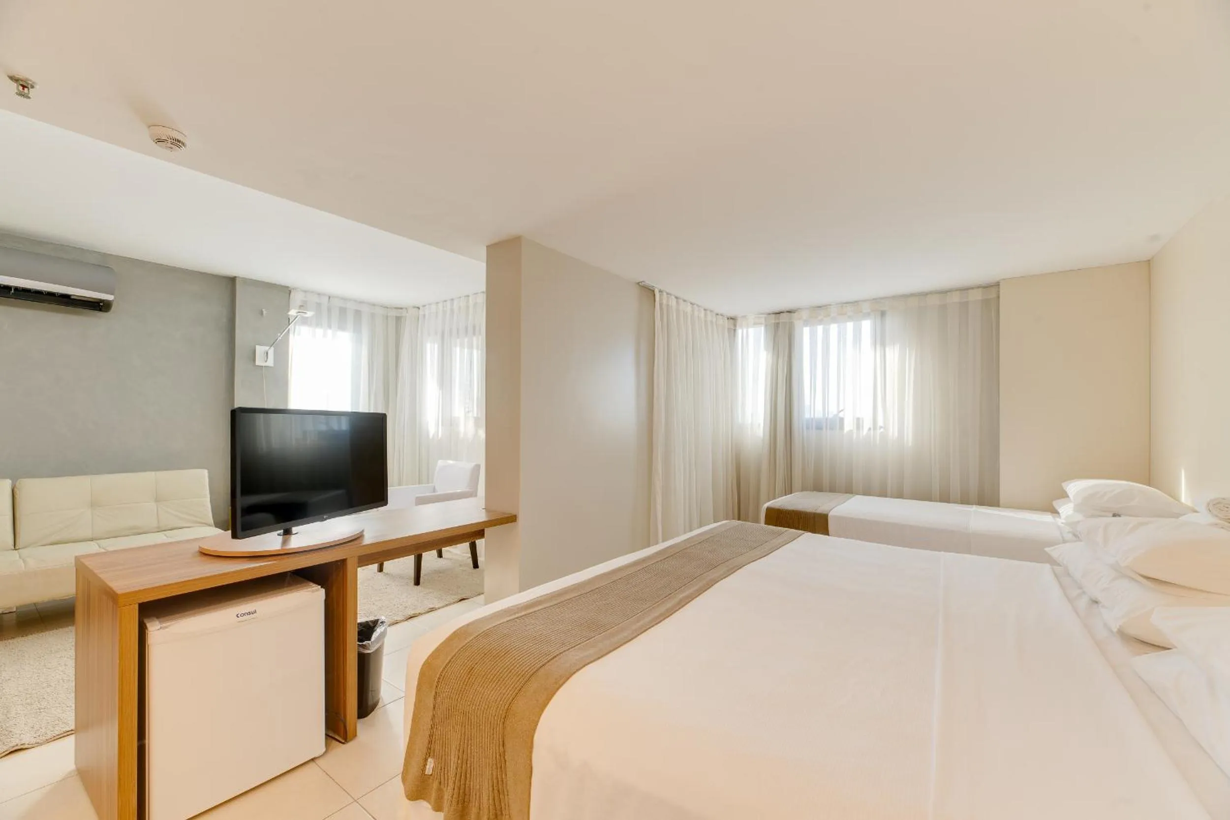 Photo of the whole room, Bed in Meridiano Hotel