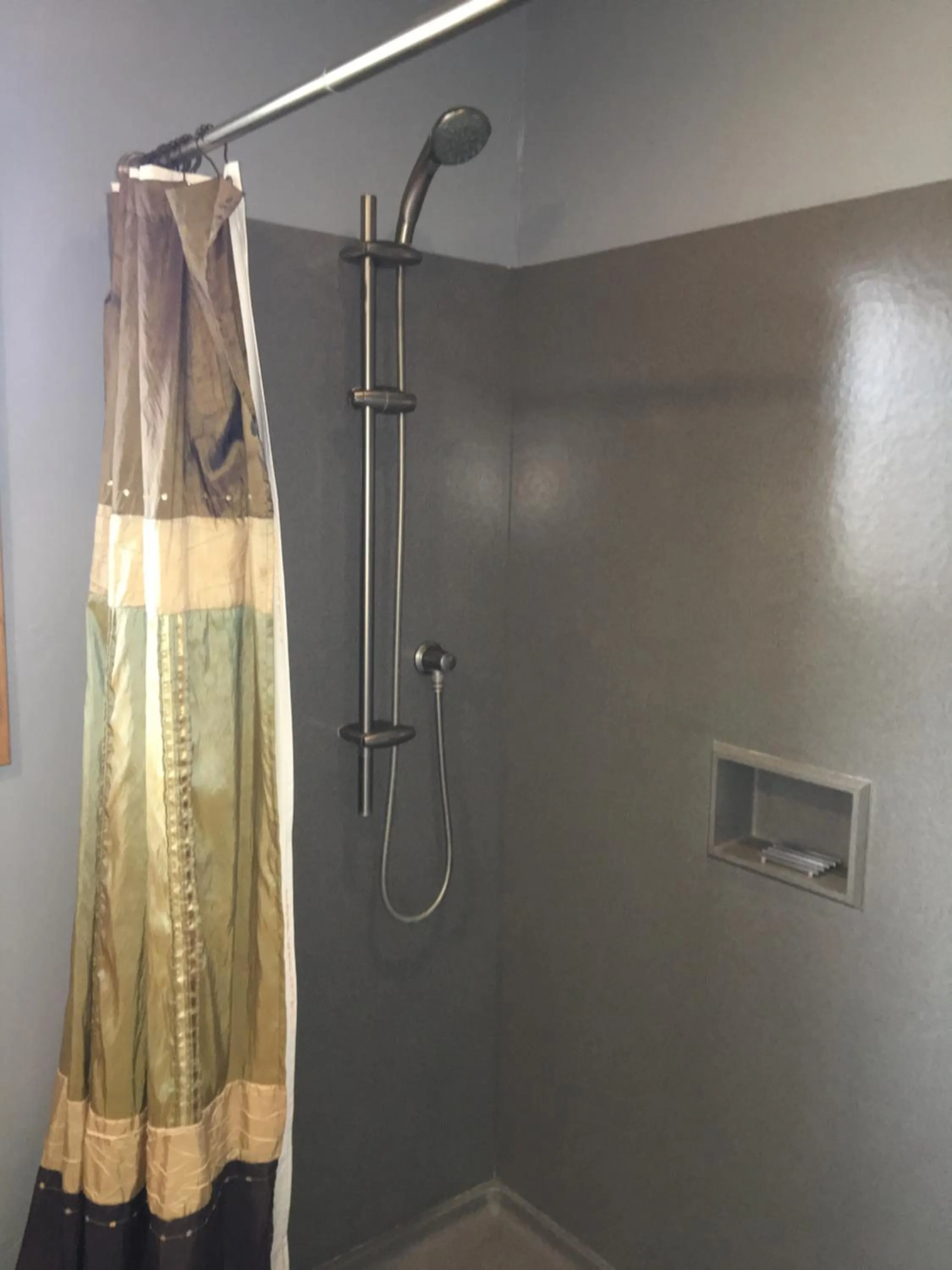 Bathroom in Pearlessence Vineyard Inn