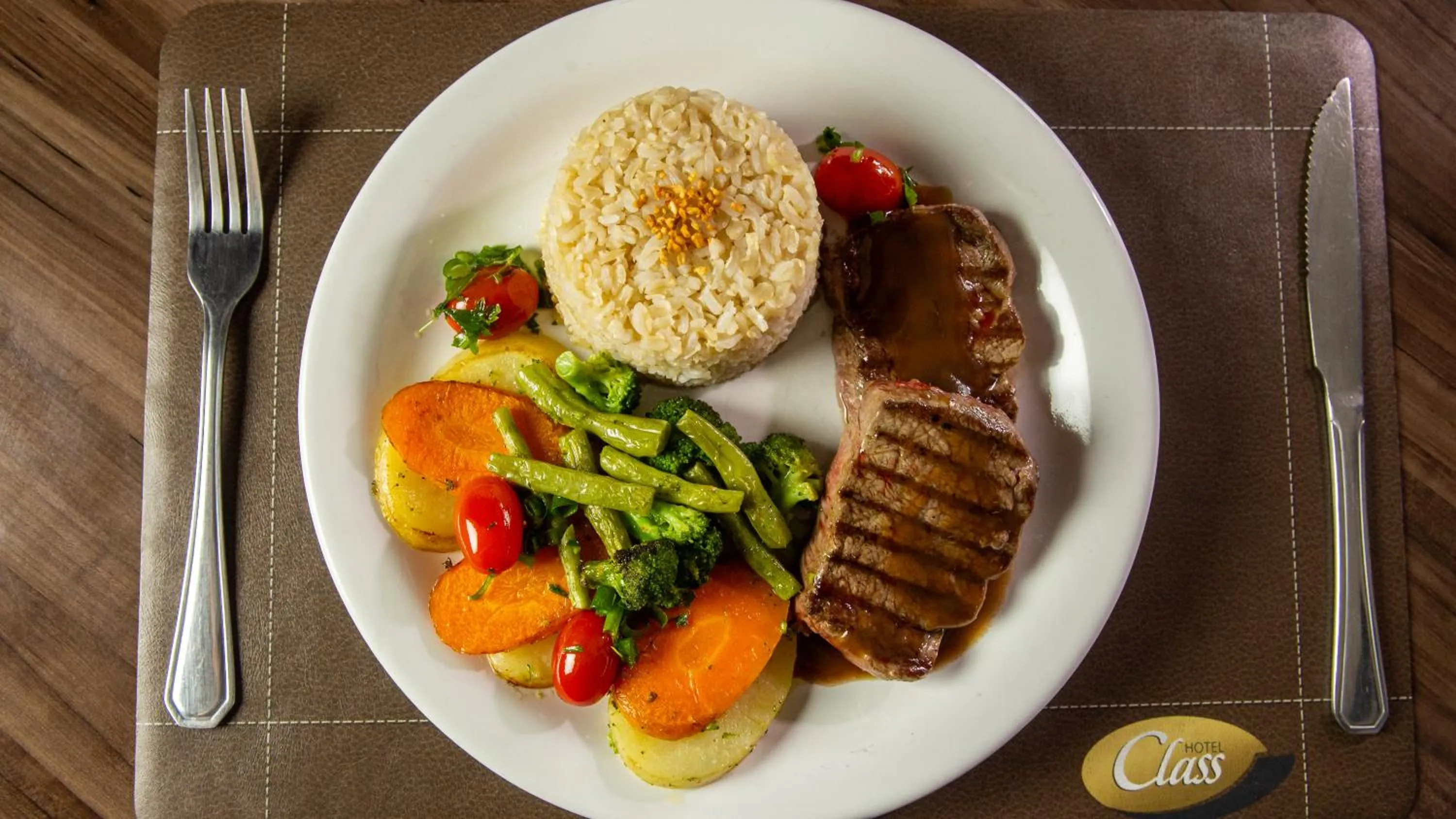 Food in Class Hotel Passos