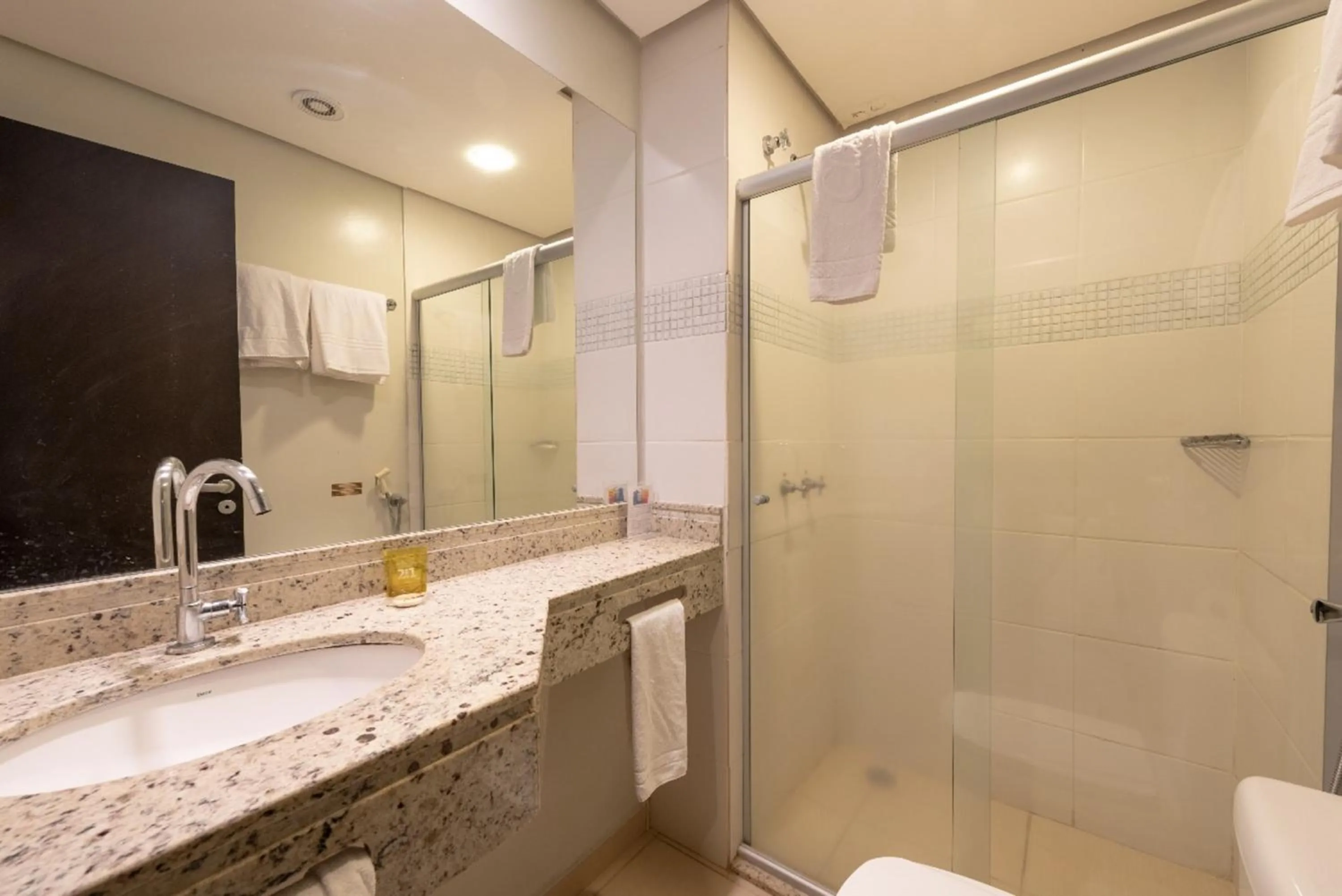 Bathroom in Class Hotel Passos