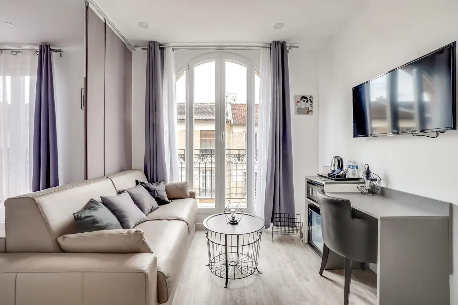 Living room, Seating Area in Paris Hotel