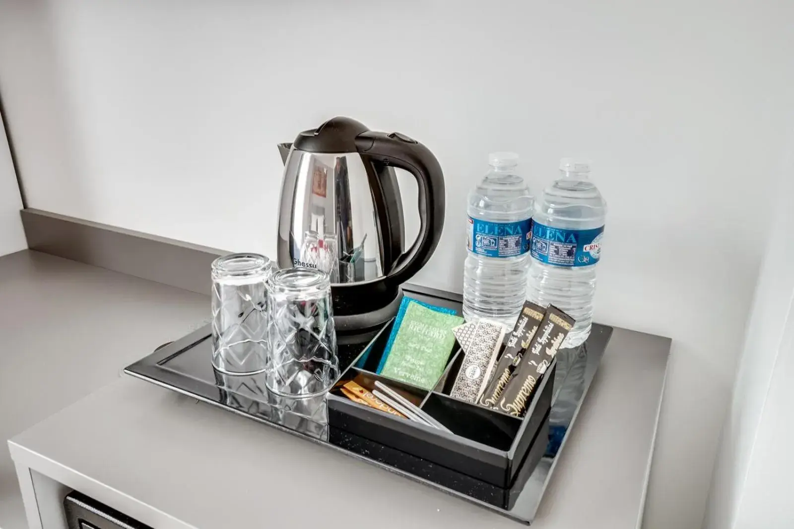 Coffee/tea facilities in Paris Hotel