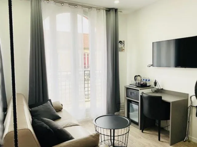 TV and multimedia in Paris Hotel