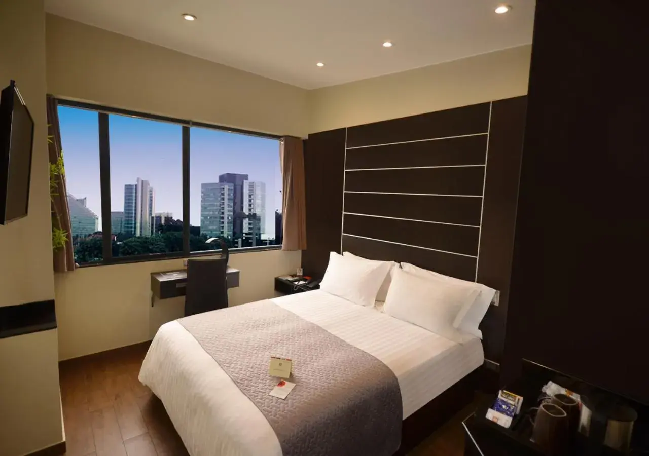 Photo of the whole room, Bed in qp Hotels Lima Photo of the whole room, Bed in qp Hotels Lima