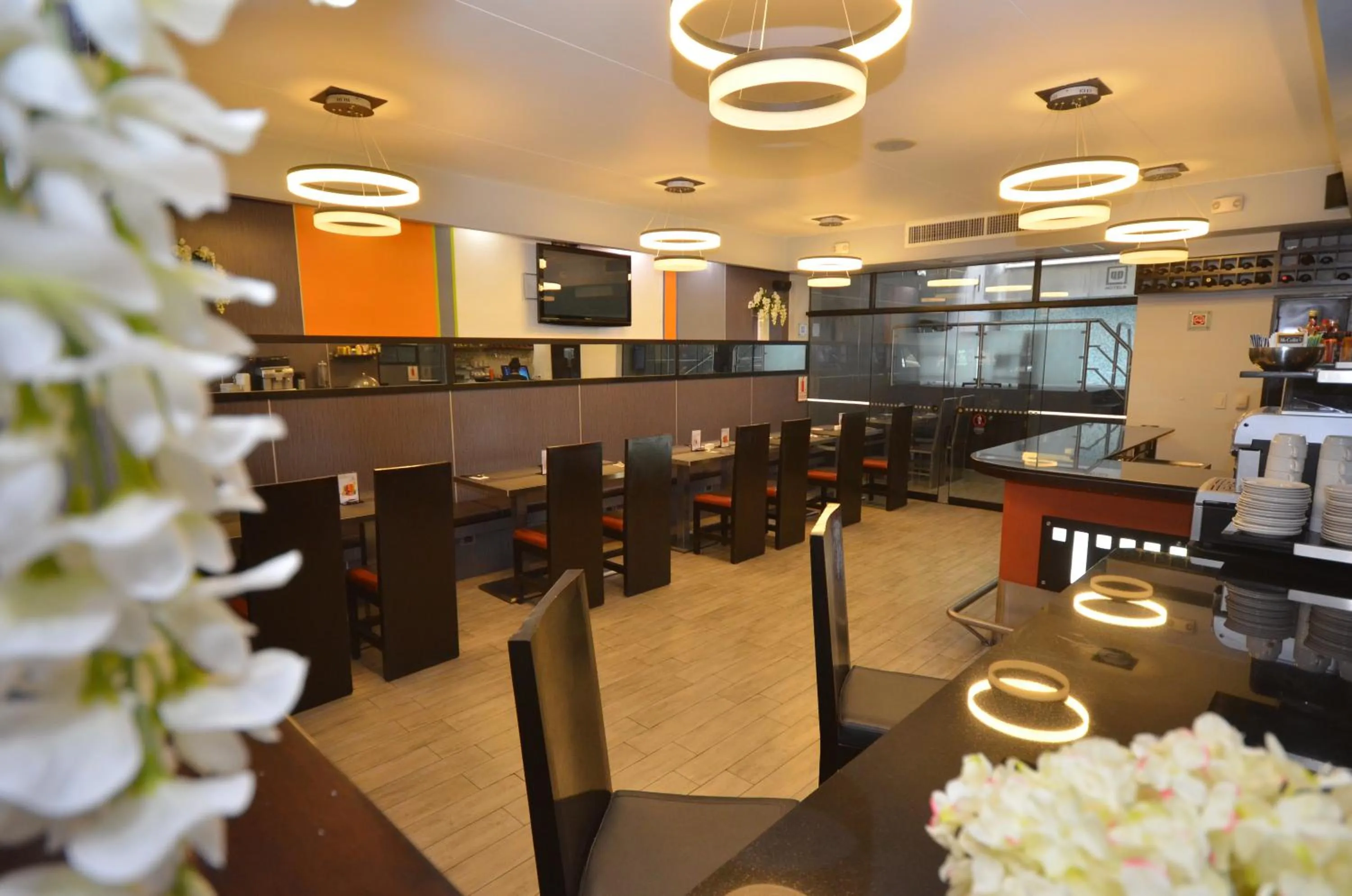 Restaurant/places to eat in qp Hotels Lima