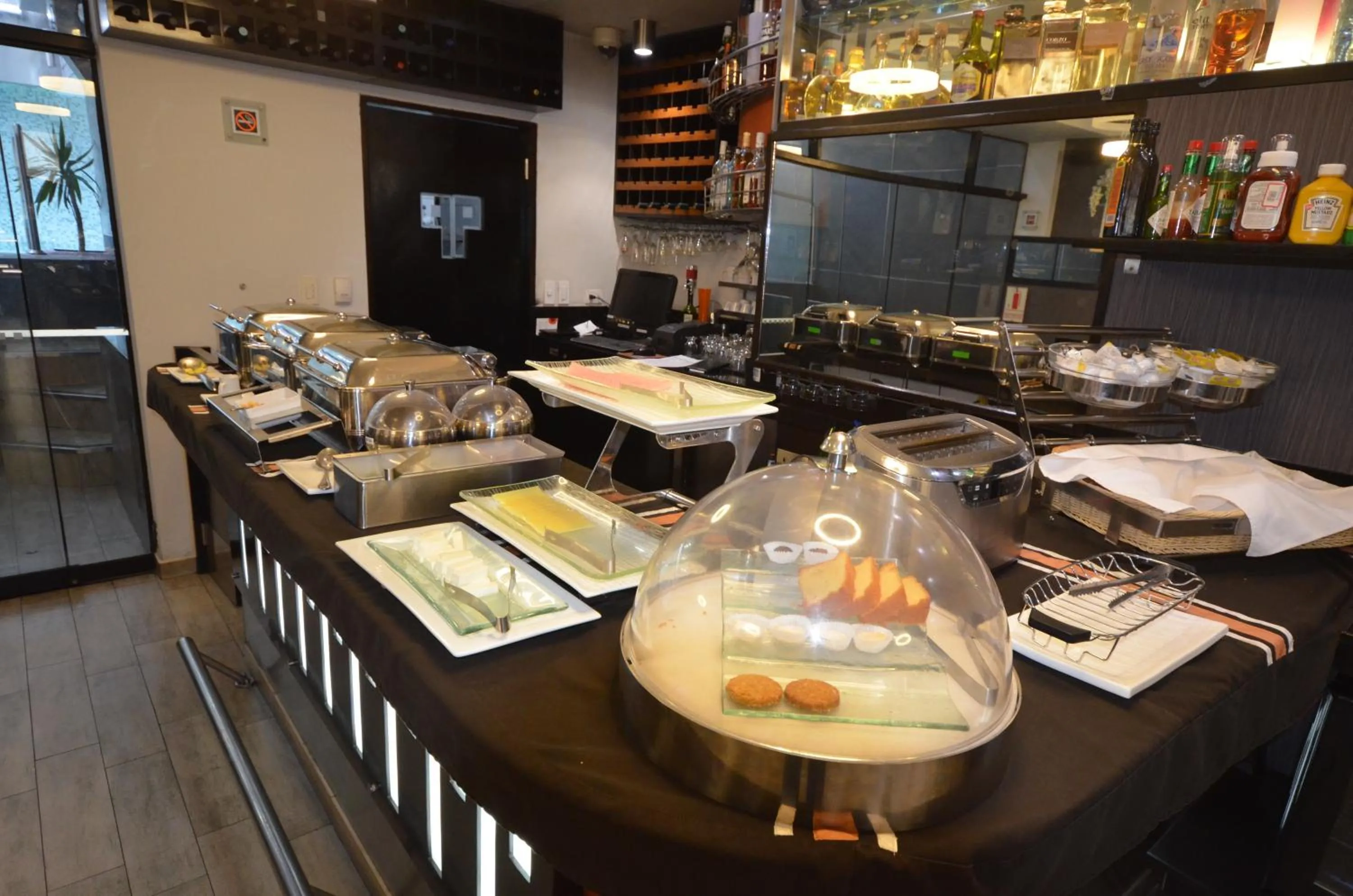 Restaurant/places to eat in qp Hotels Lima