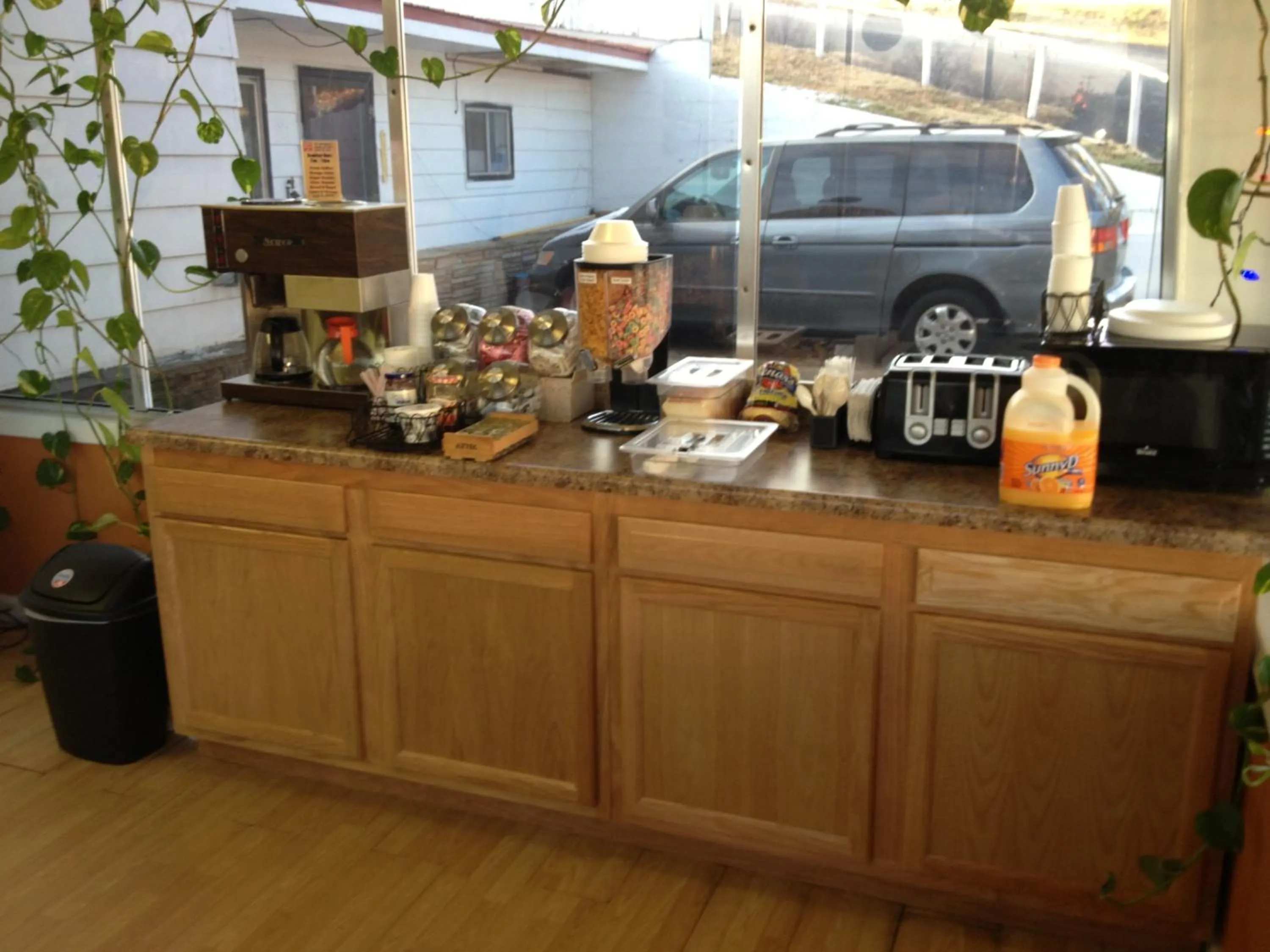 Restaurant/places to eat in Family Budget Inn Harrison