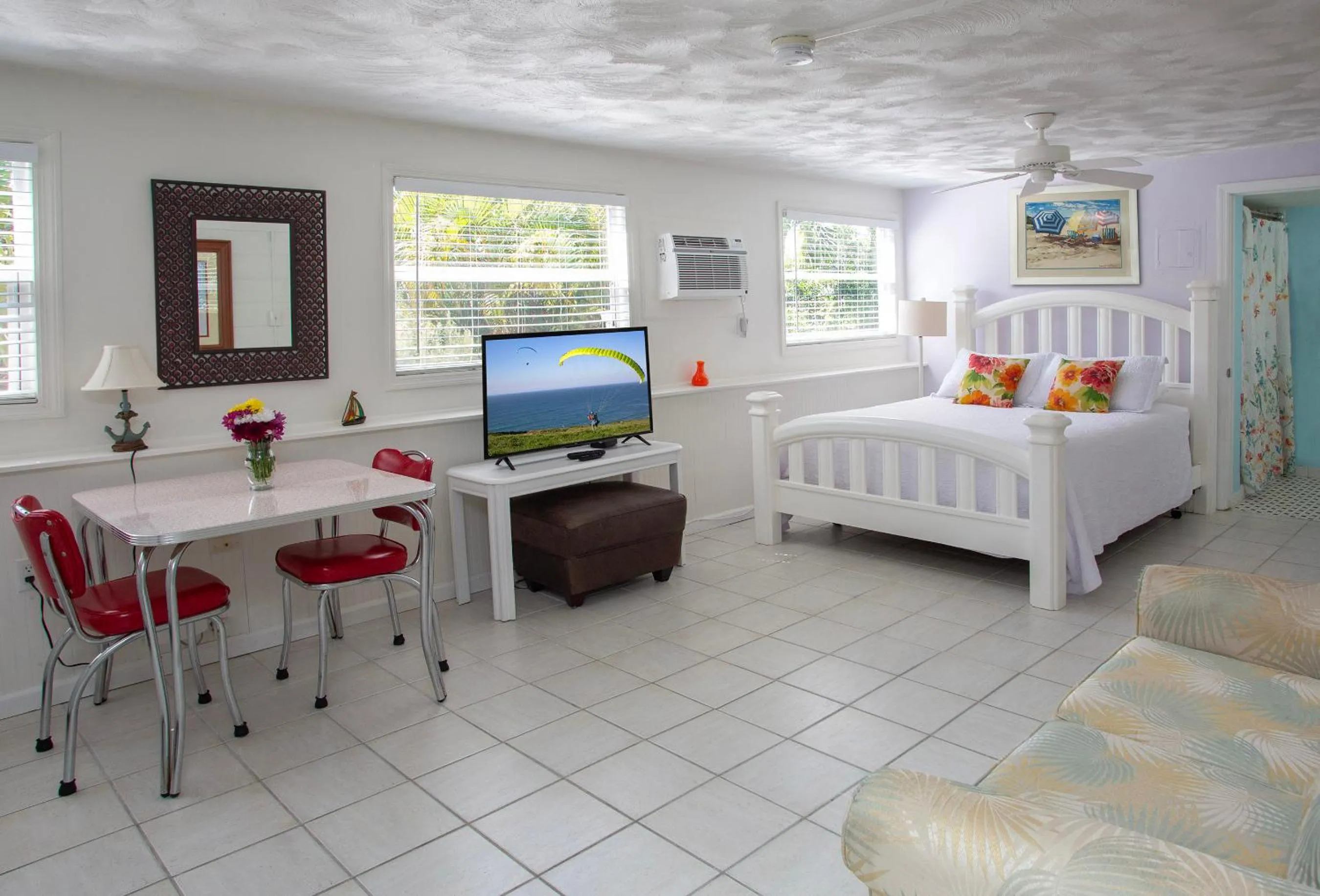Living room, Bed in South Beach Place - Vero Beach