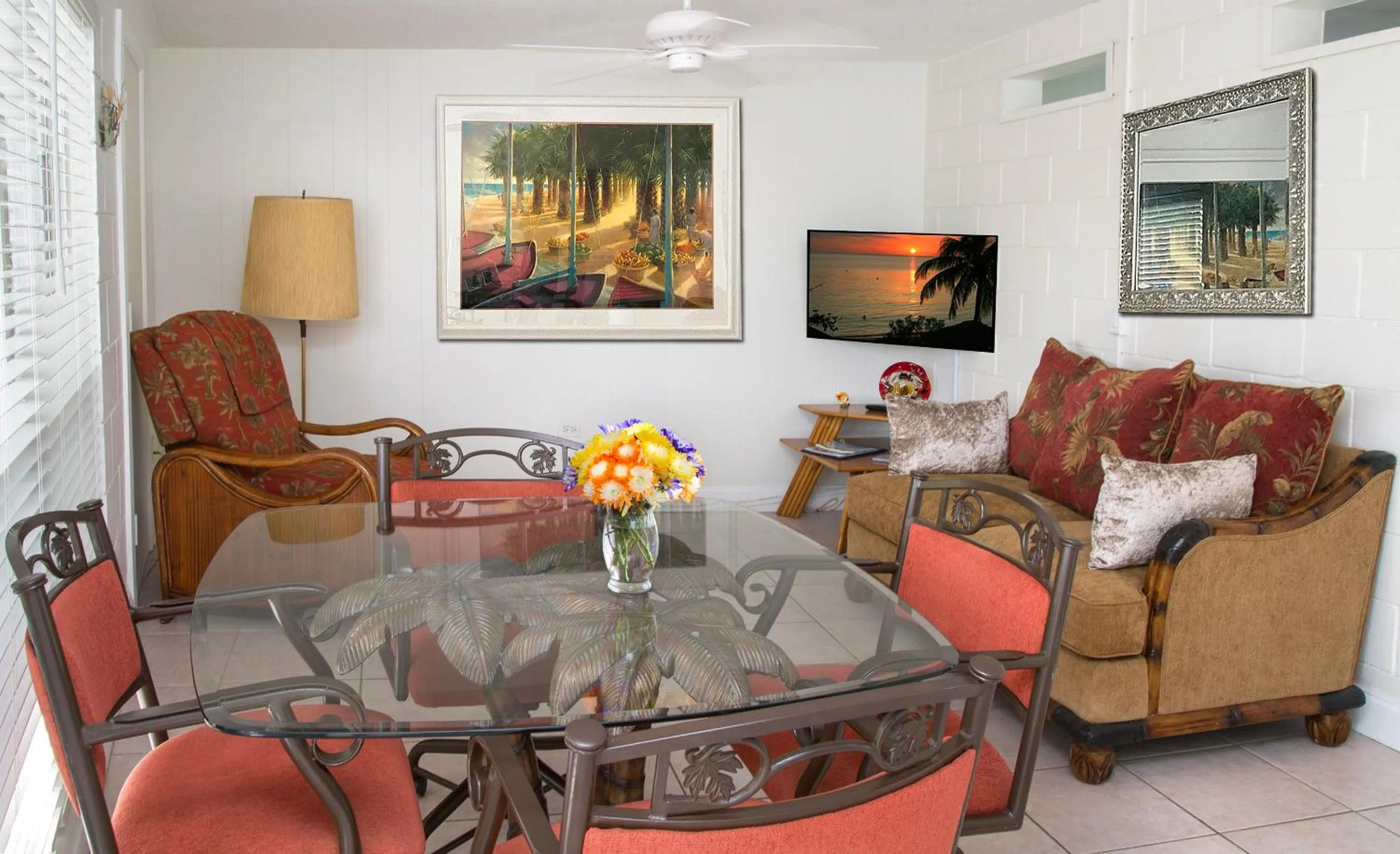 Dining area in South Beach Place - Vero Beach