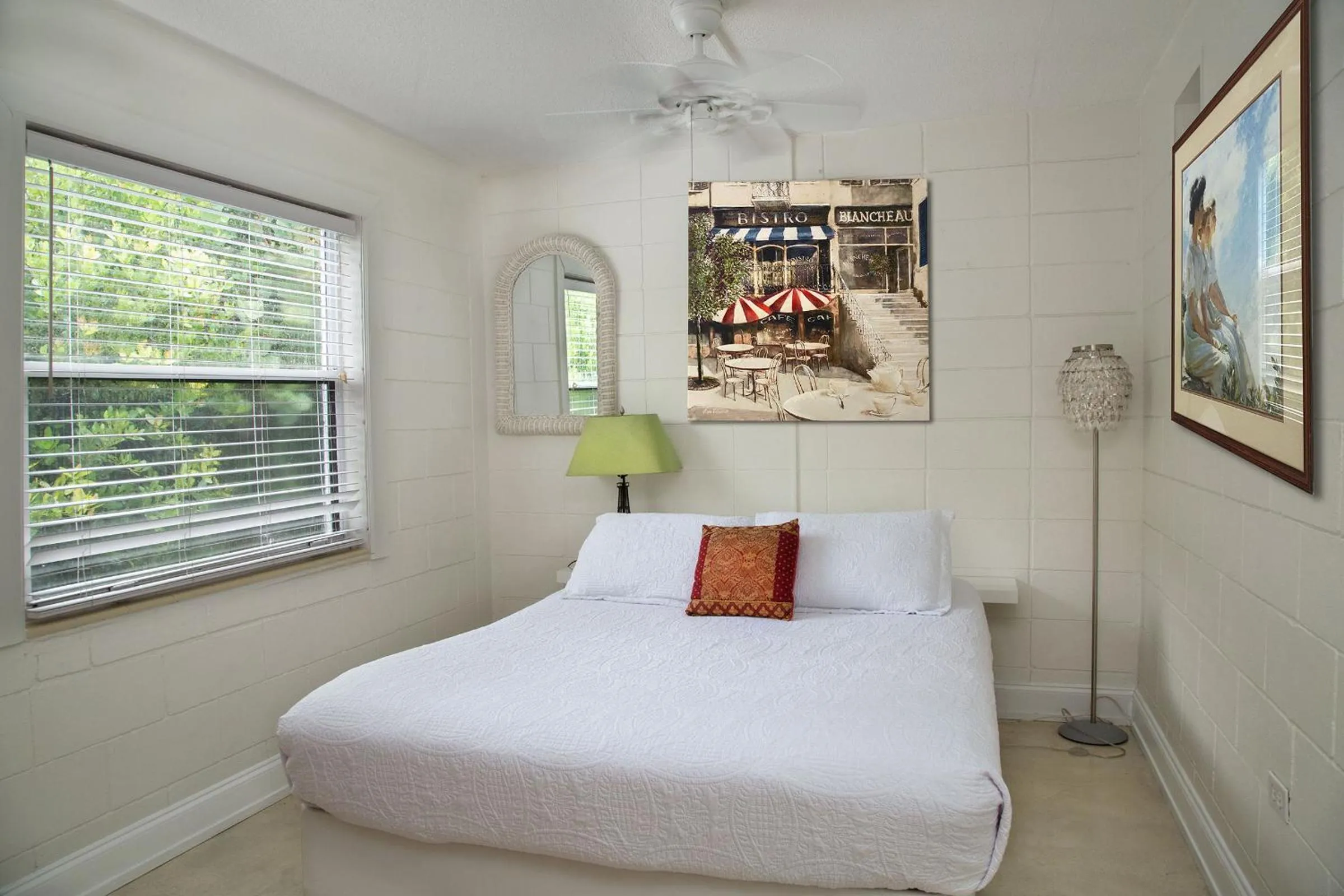 Bed in South Beach Place - Vero Beach